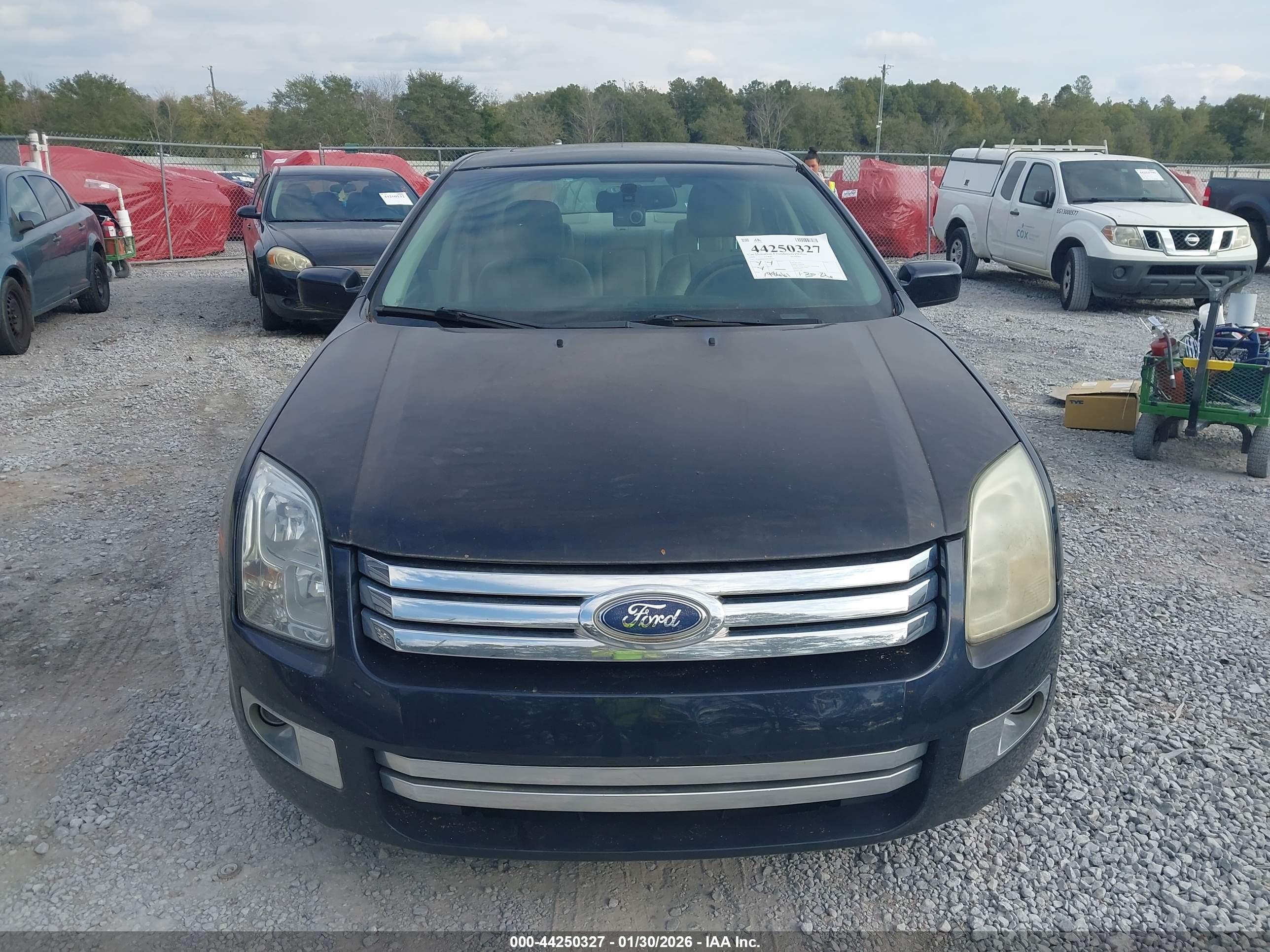FORD FUSION image 6
