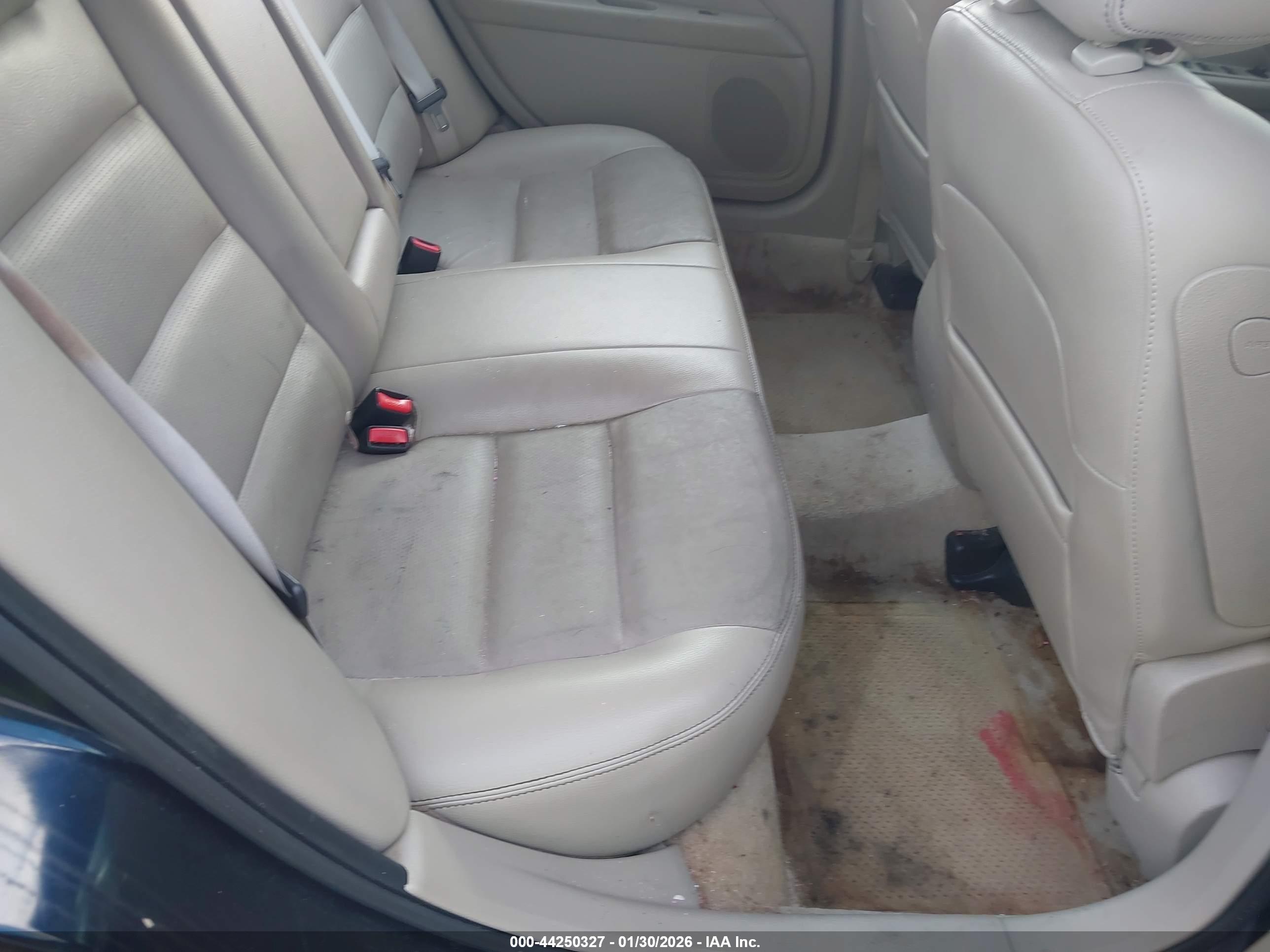 FORD FUSION image 8
