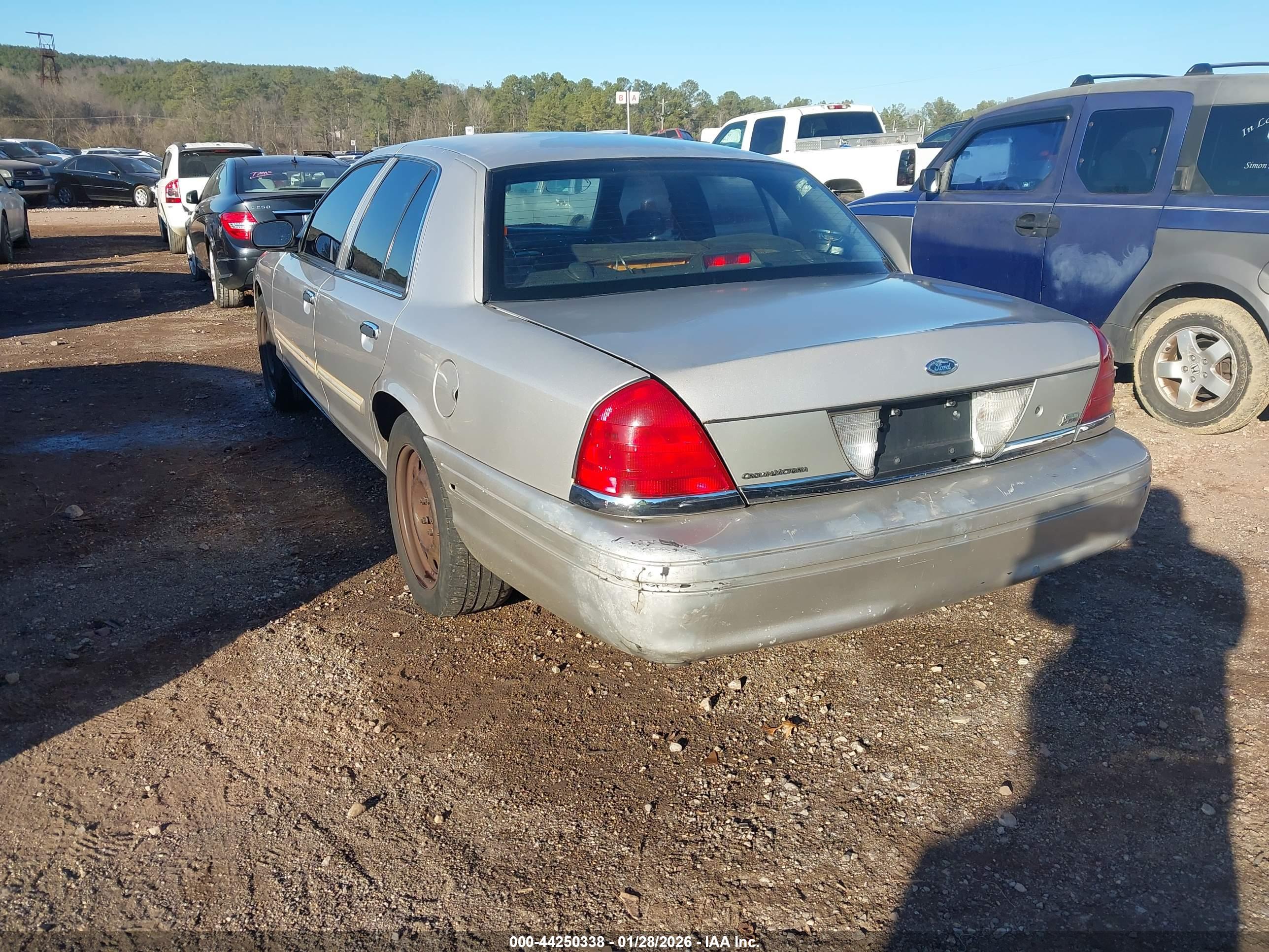 FORD CROWN image 3