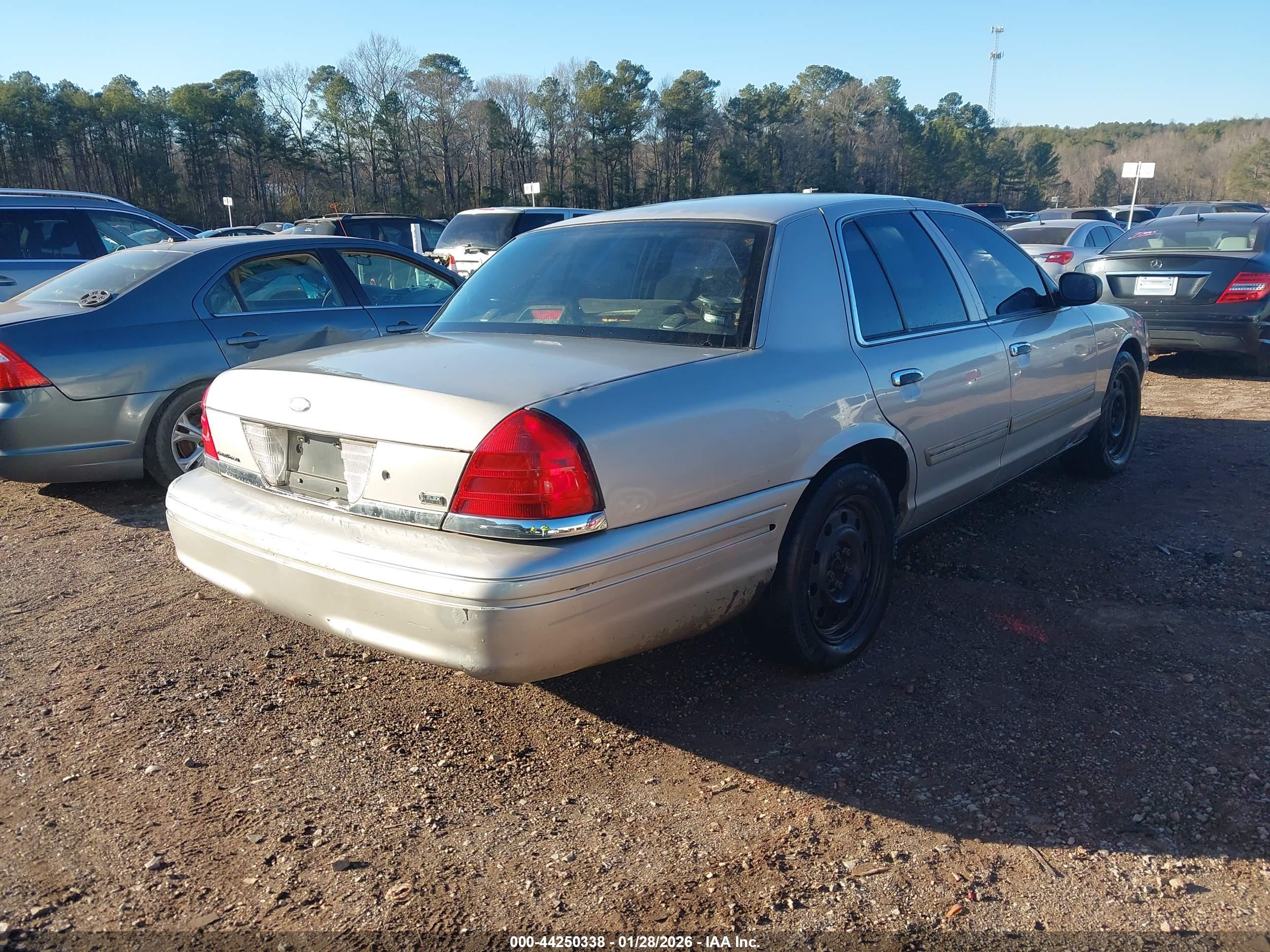 FORD CROWN image 4