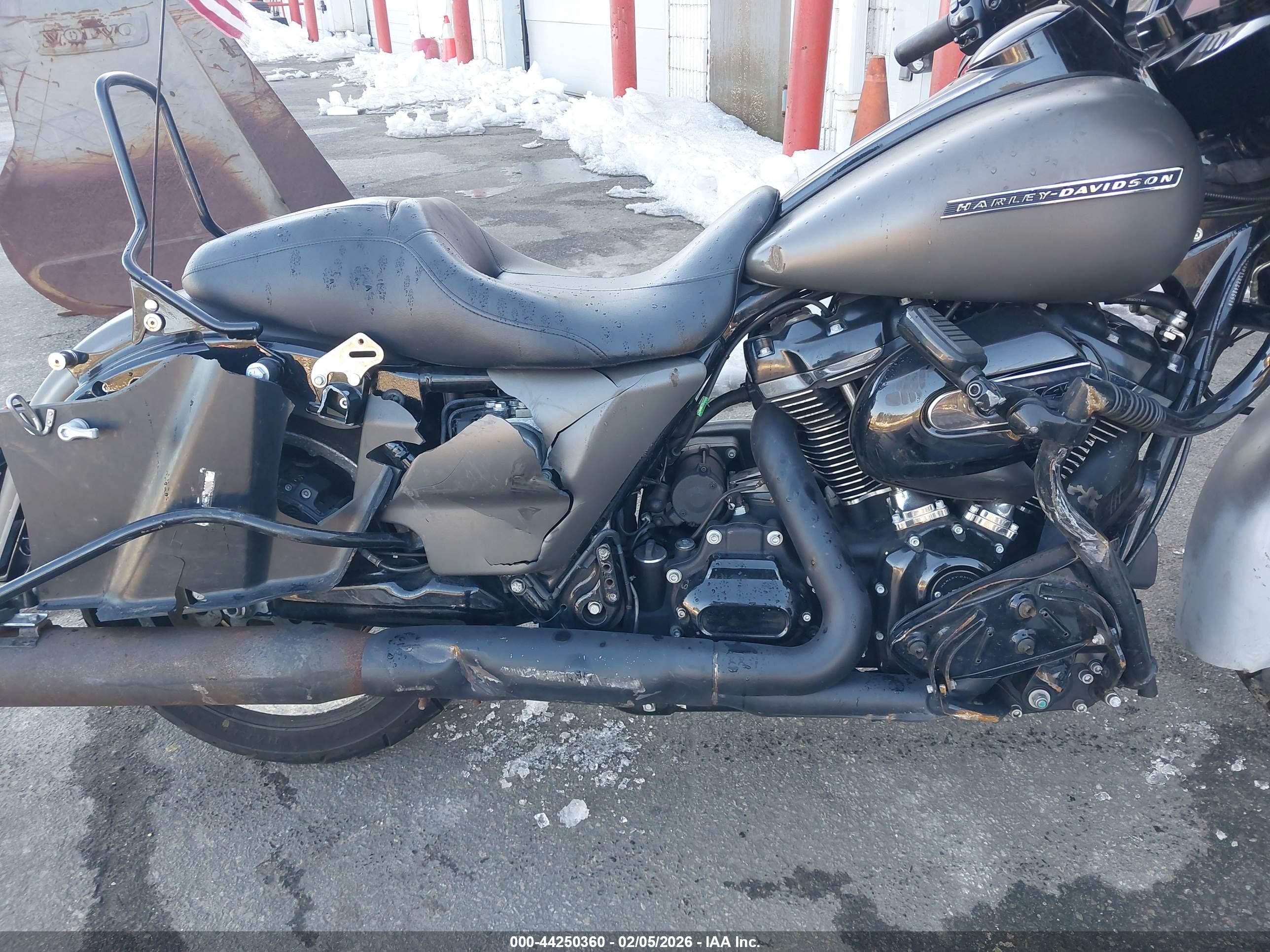 HARLEY-DAVIDSON FLHXS image 8
