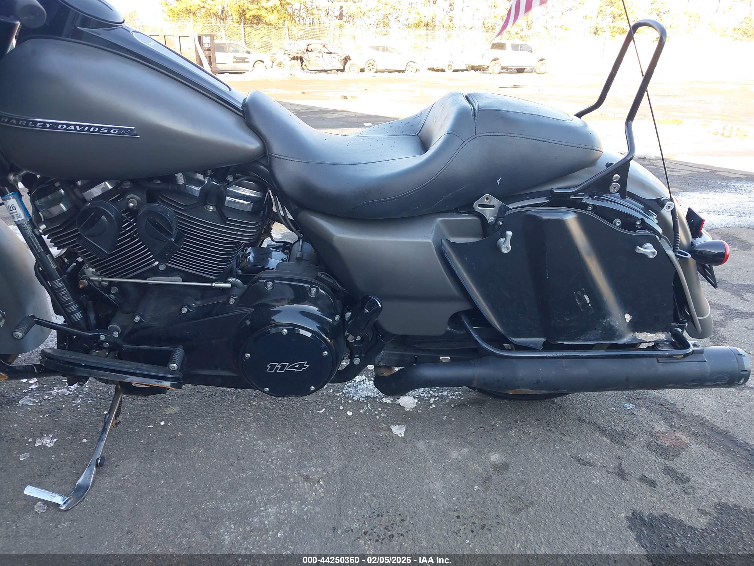 HARLEY-DAVIDSON FLHXS image 9