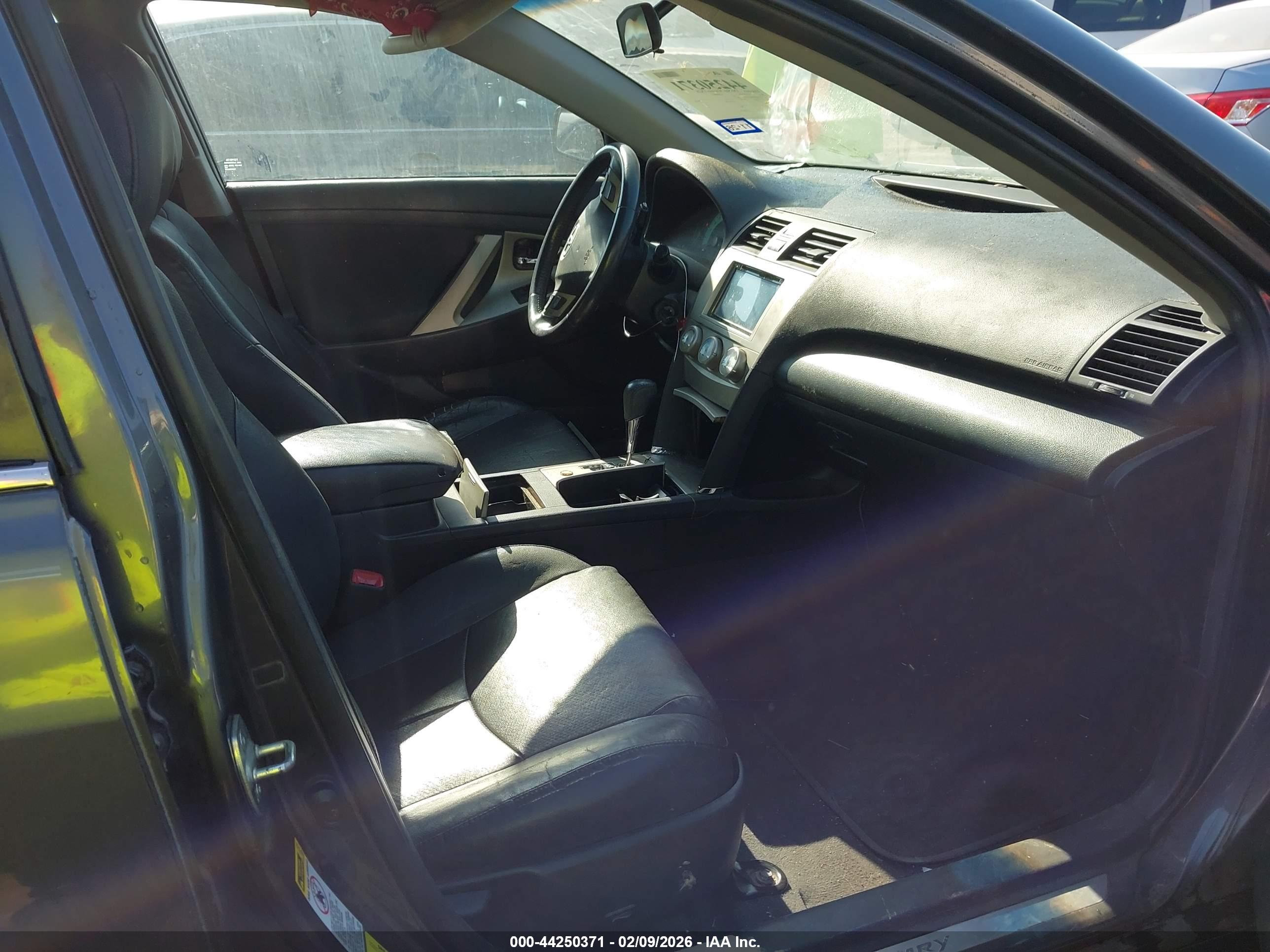 TOYOTA CAMRY image 5
