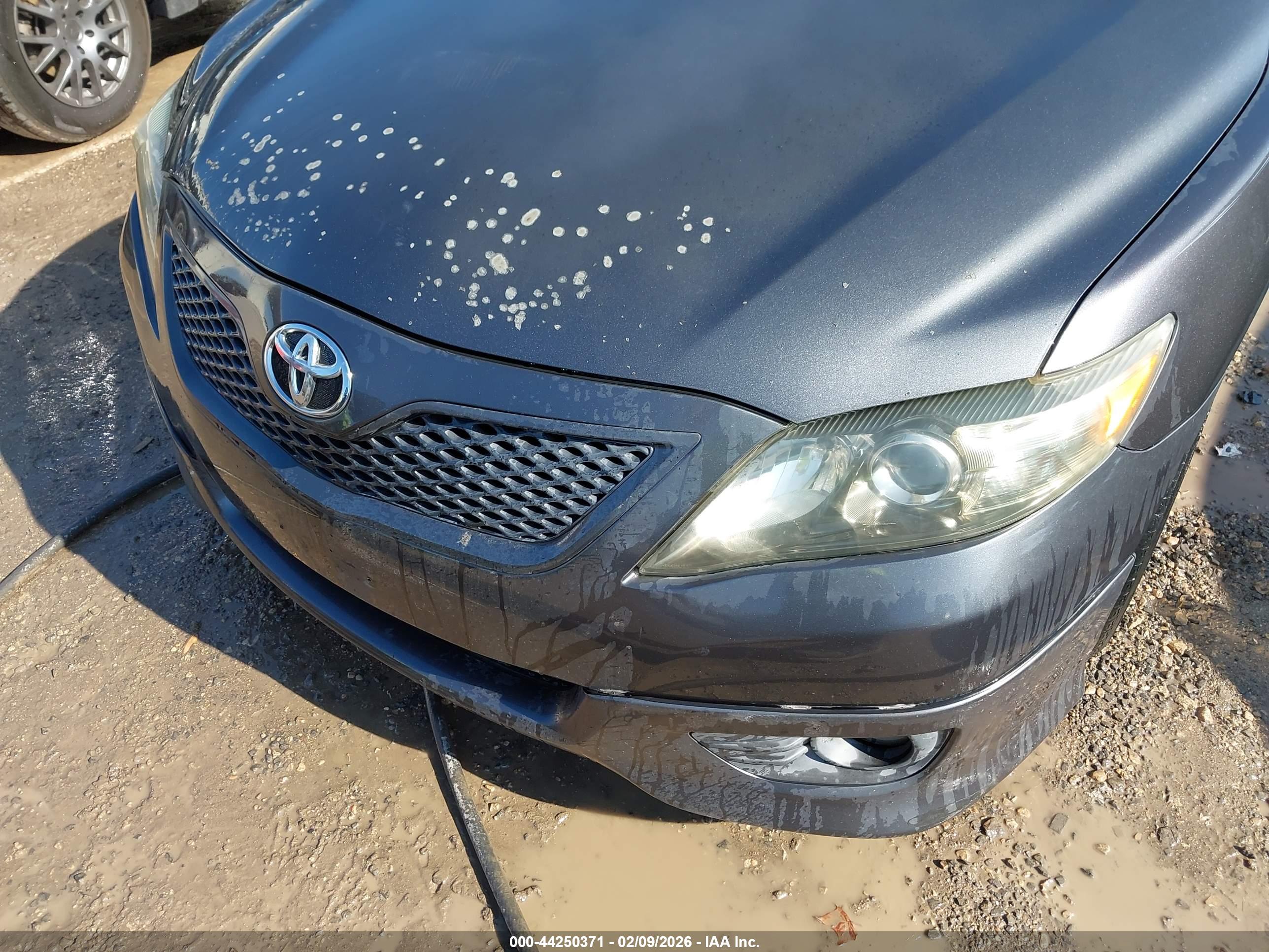 TOYOTA CAMRY image 6