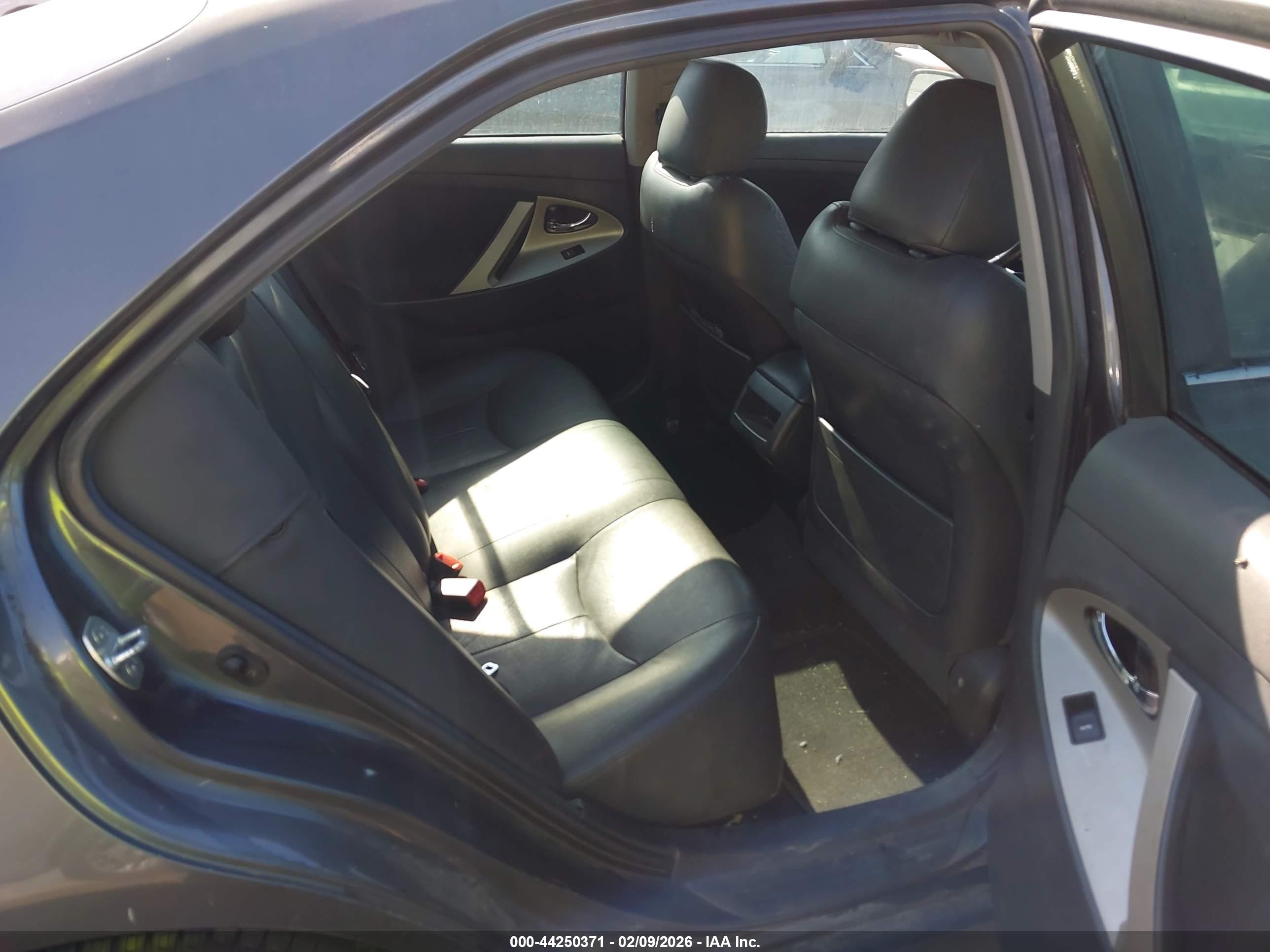 TOYOTA CAMRY image 8