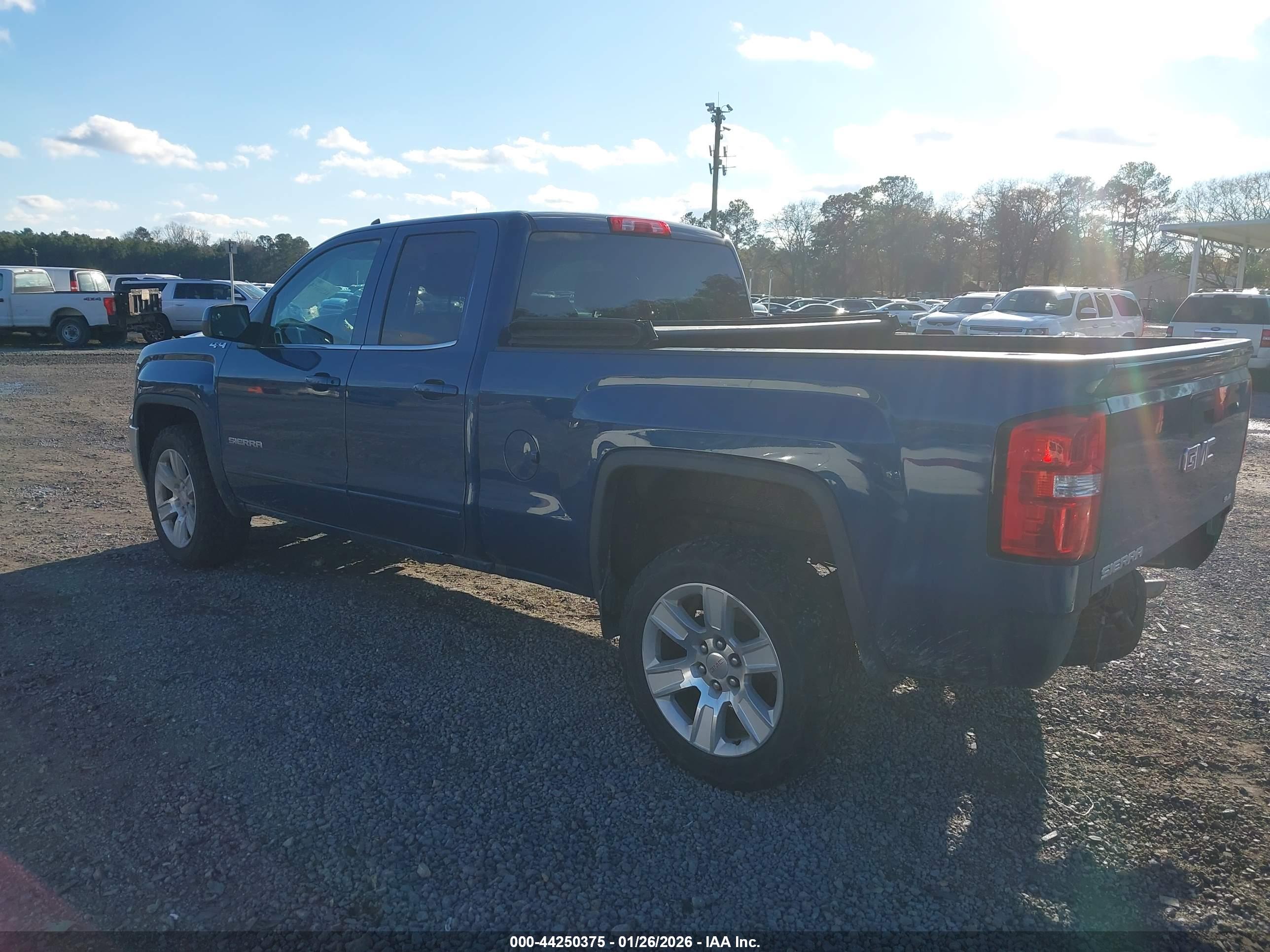 GMC SIERRA image 3