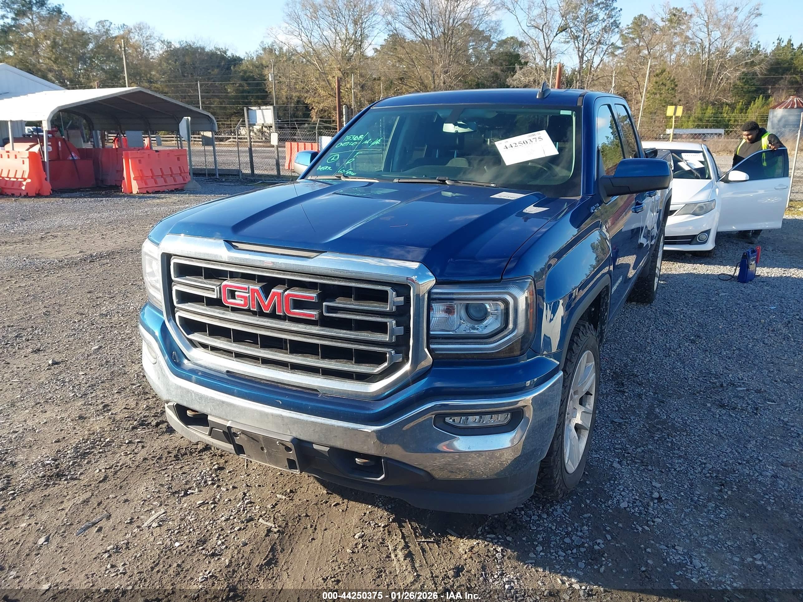 GMC SIERRA image 6