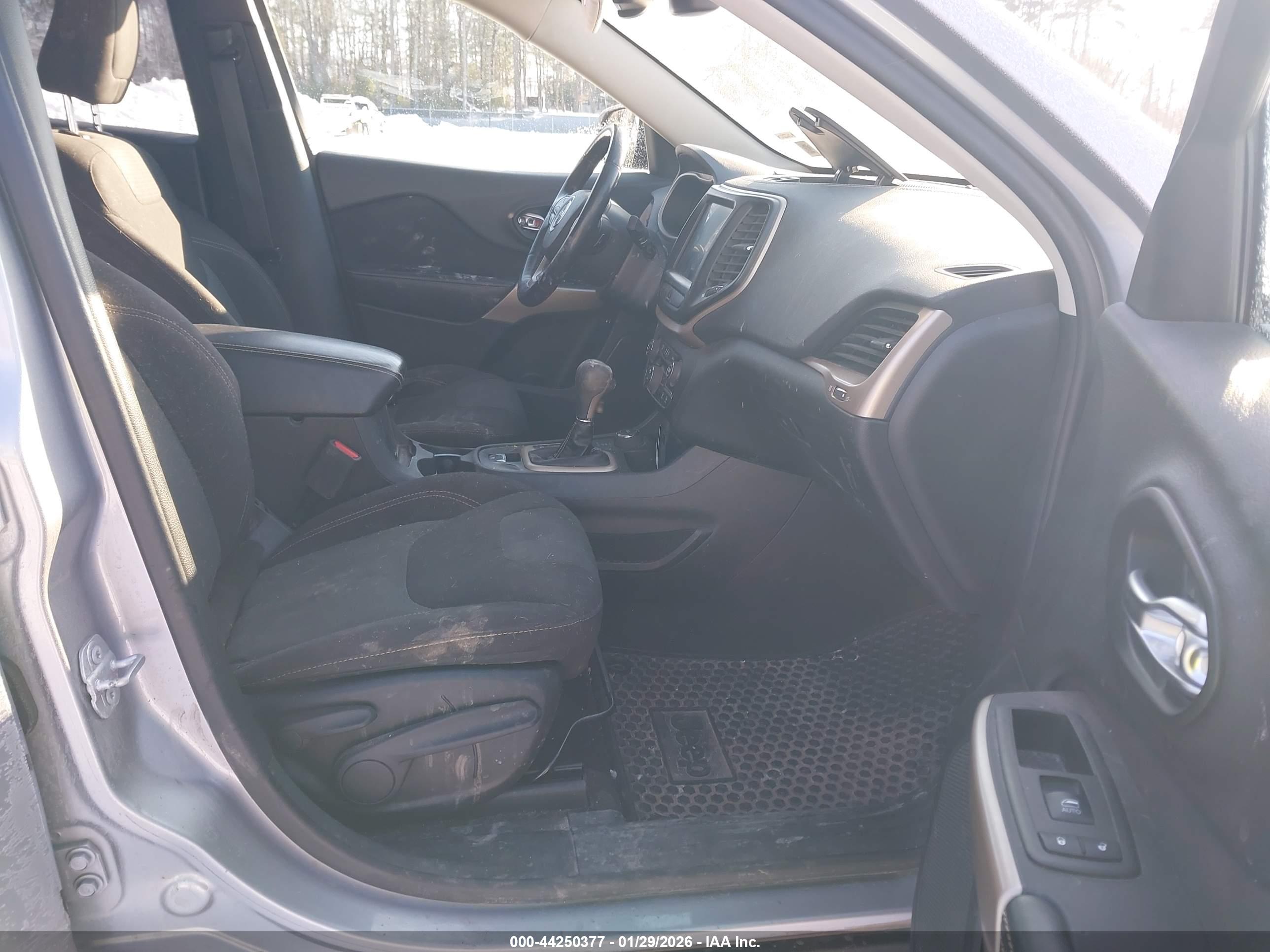 JEEP CHEROKEE image 5