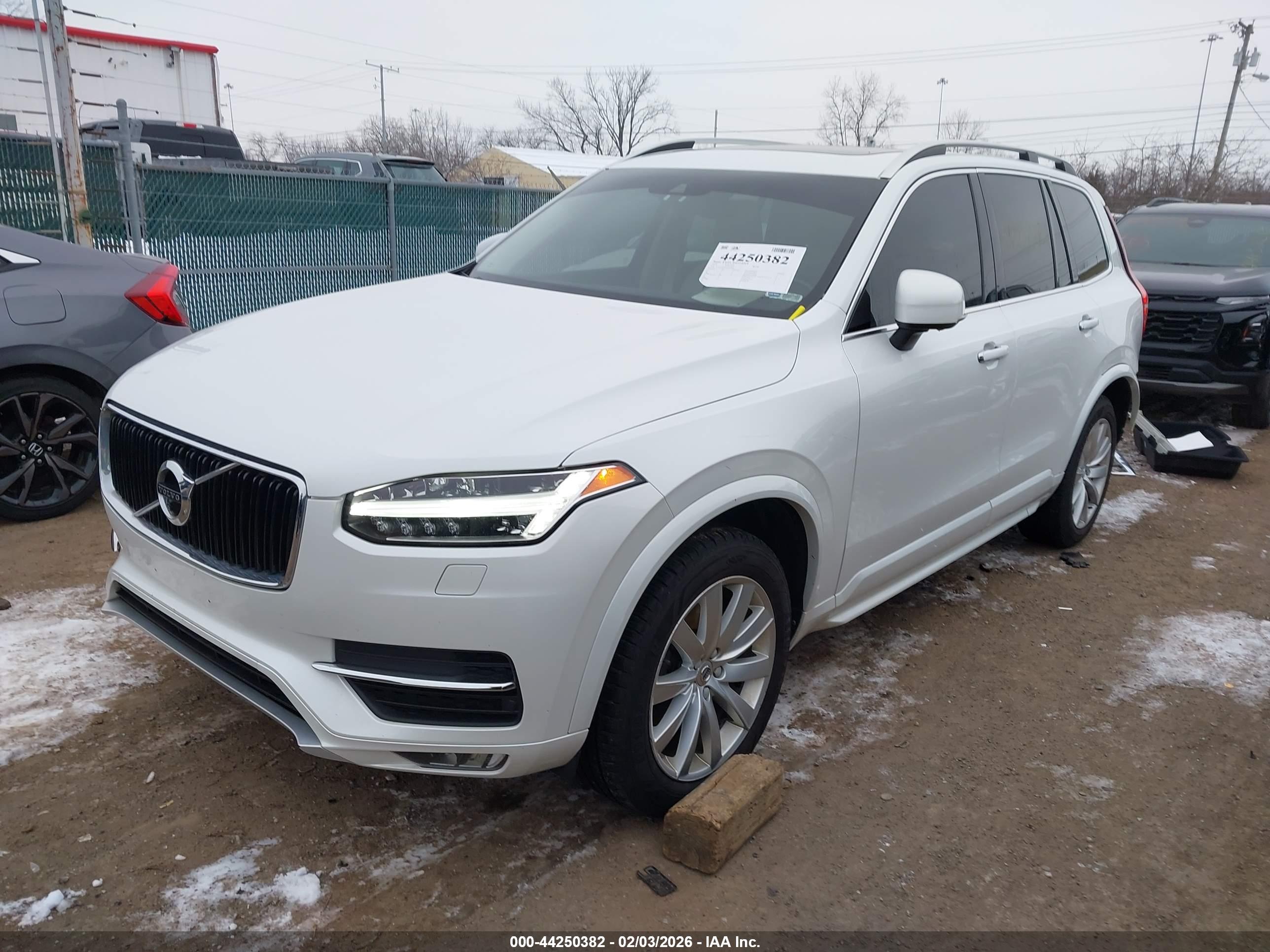 VOLVO XC90 image 2