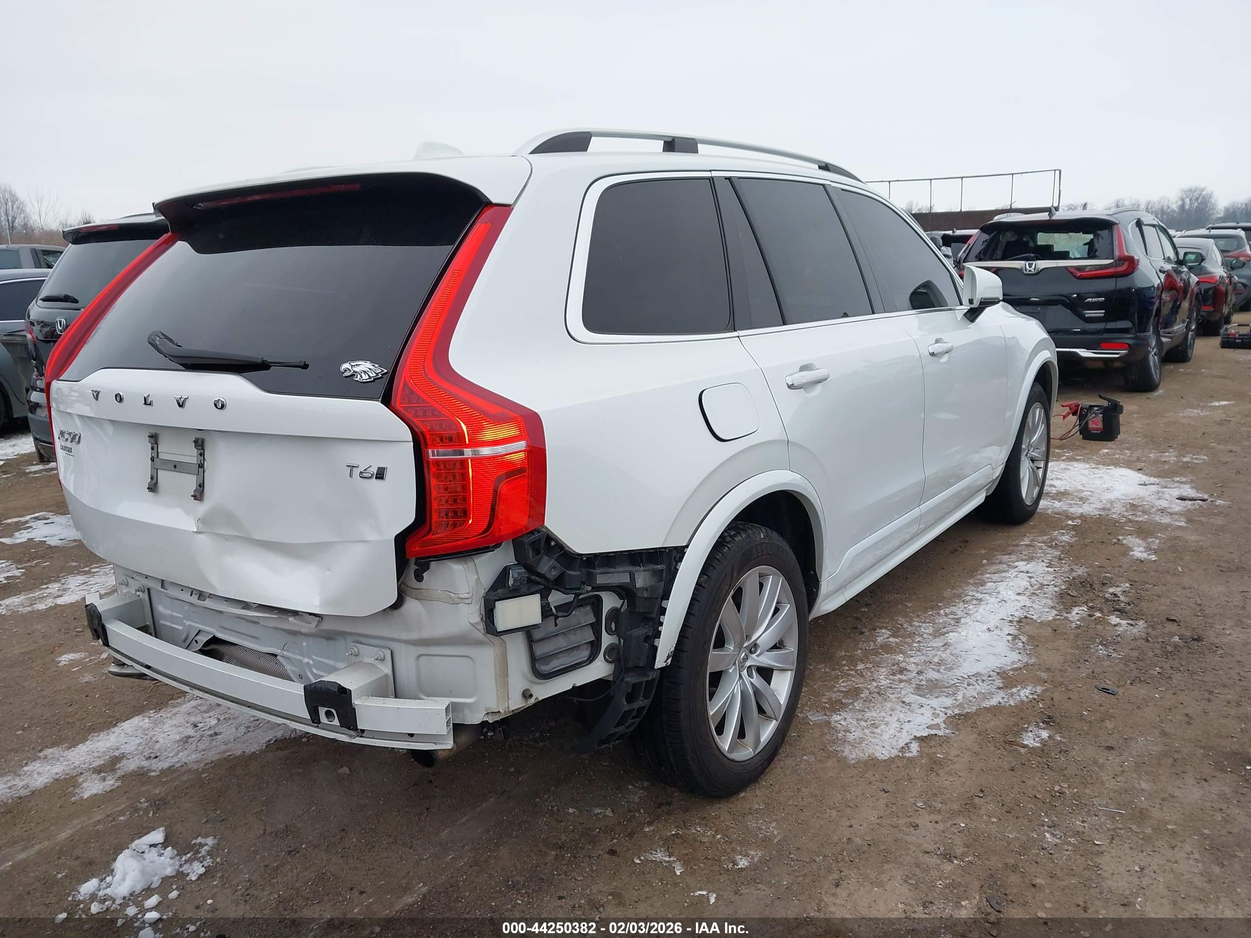VOLVO XC90 image 4