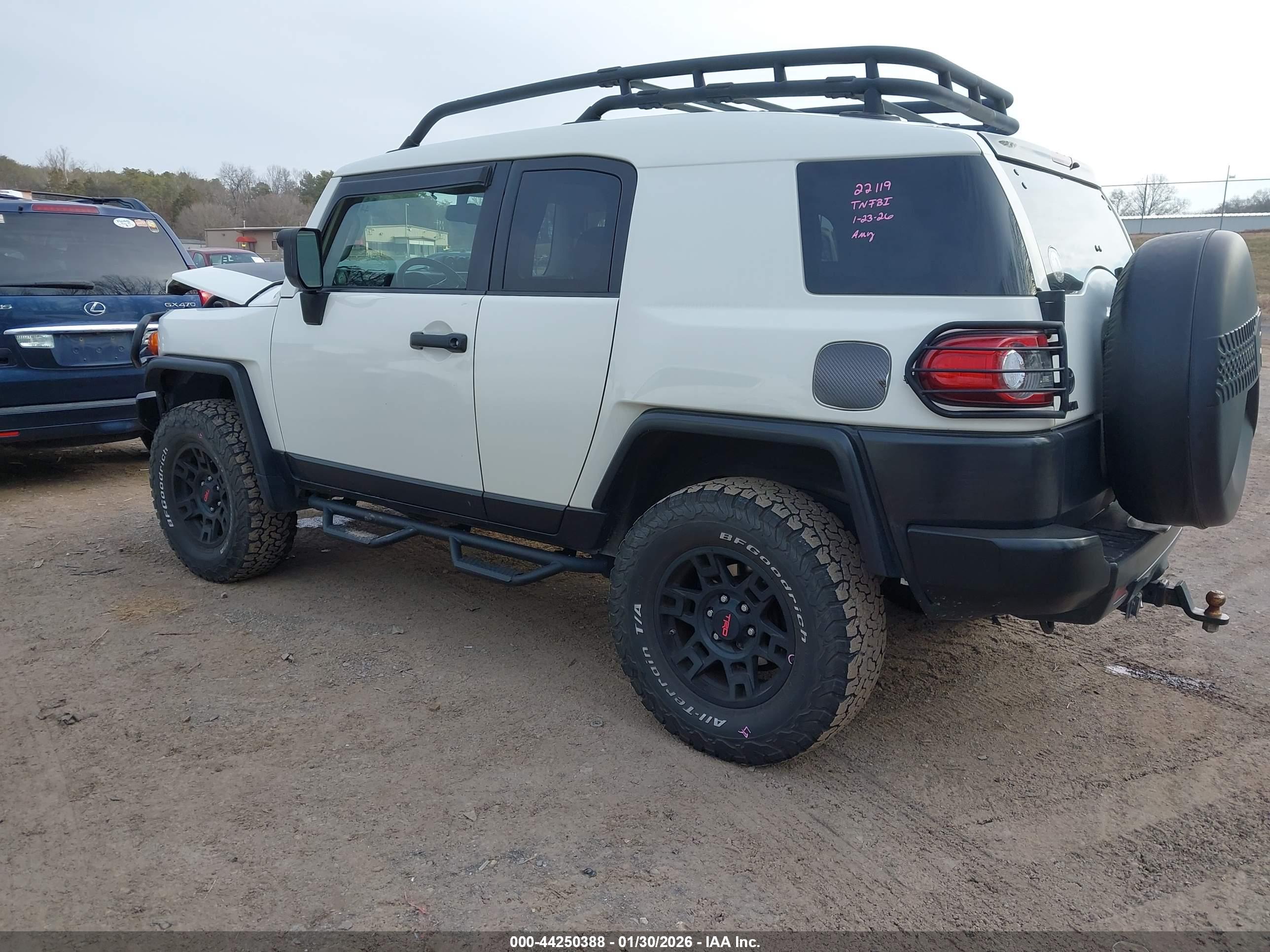 TOYOTA FJ image 3