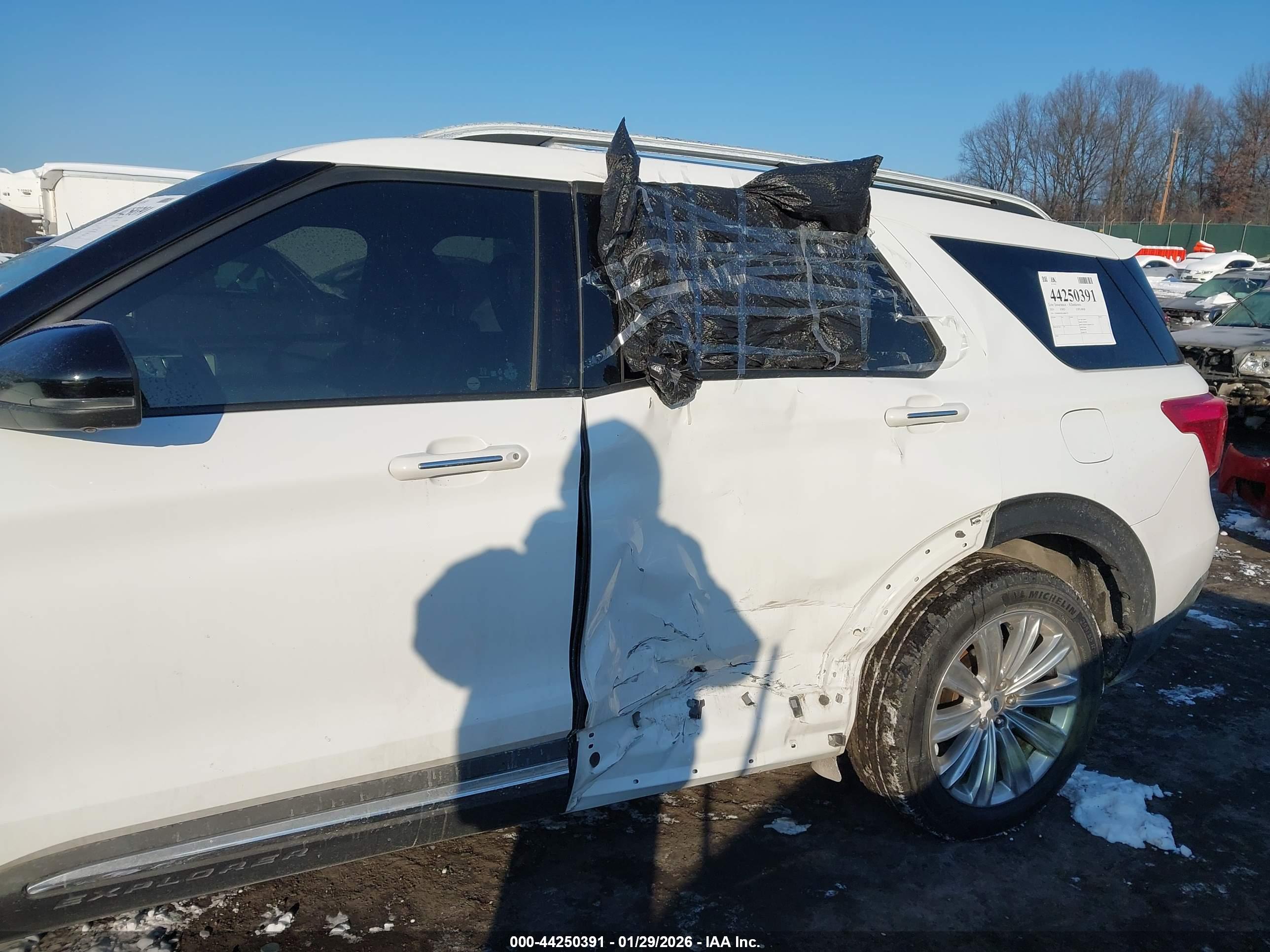 FORD EXPLORER image 6