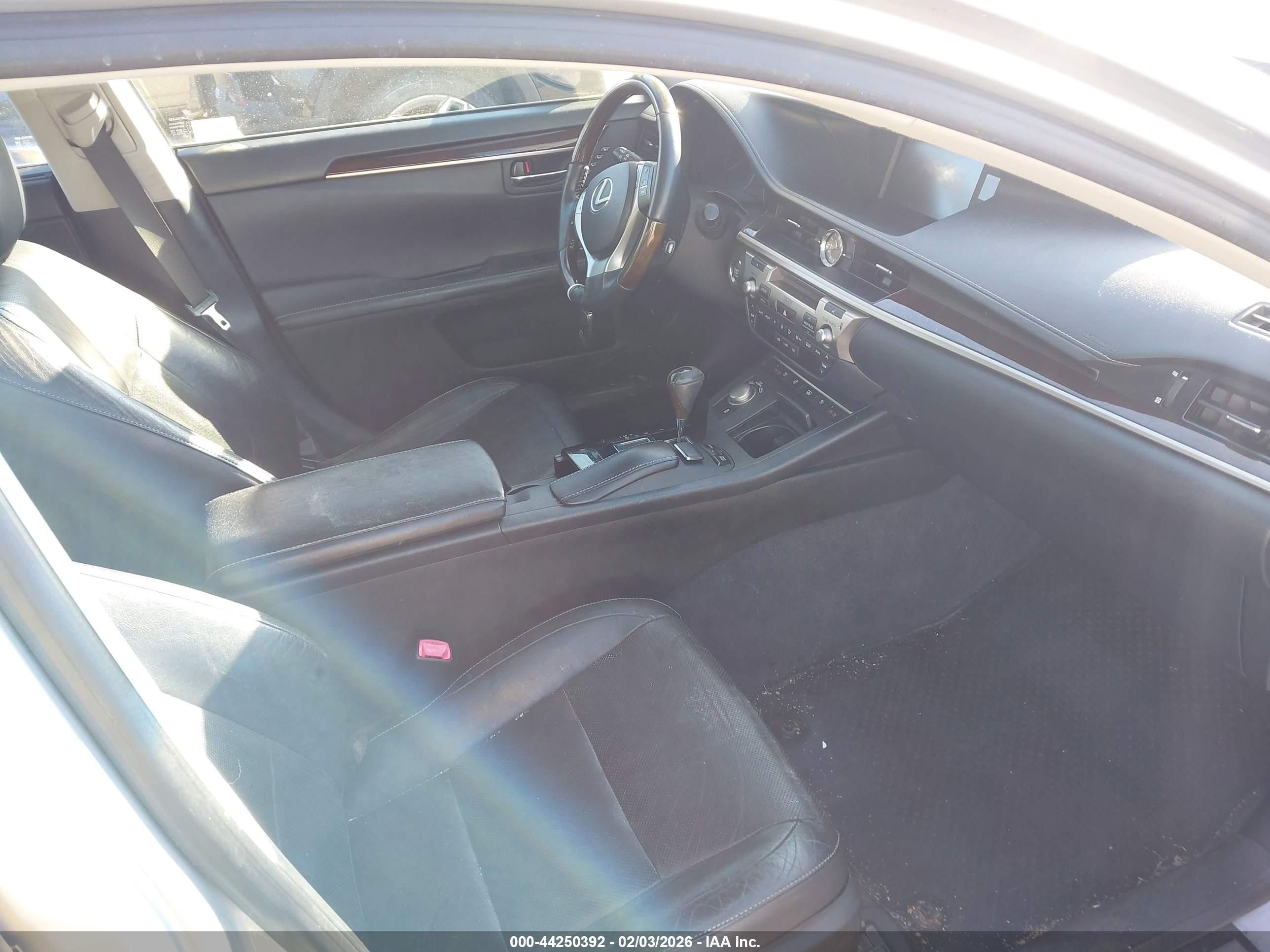 LEXUS ES image 5