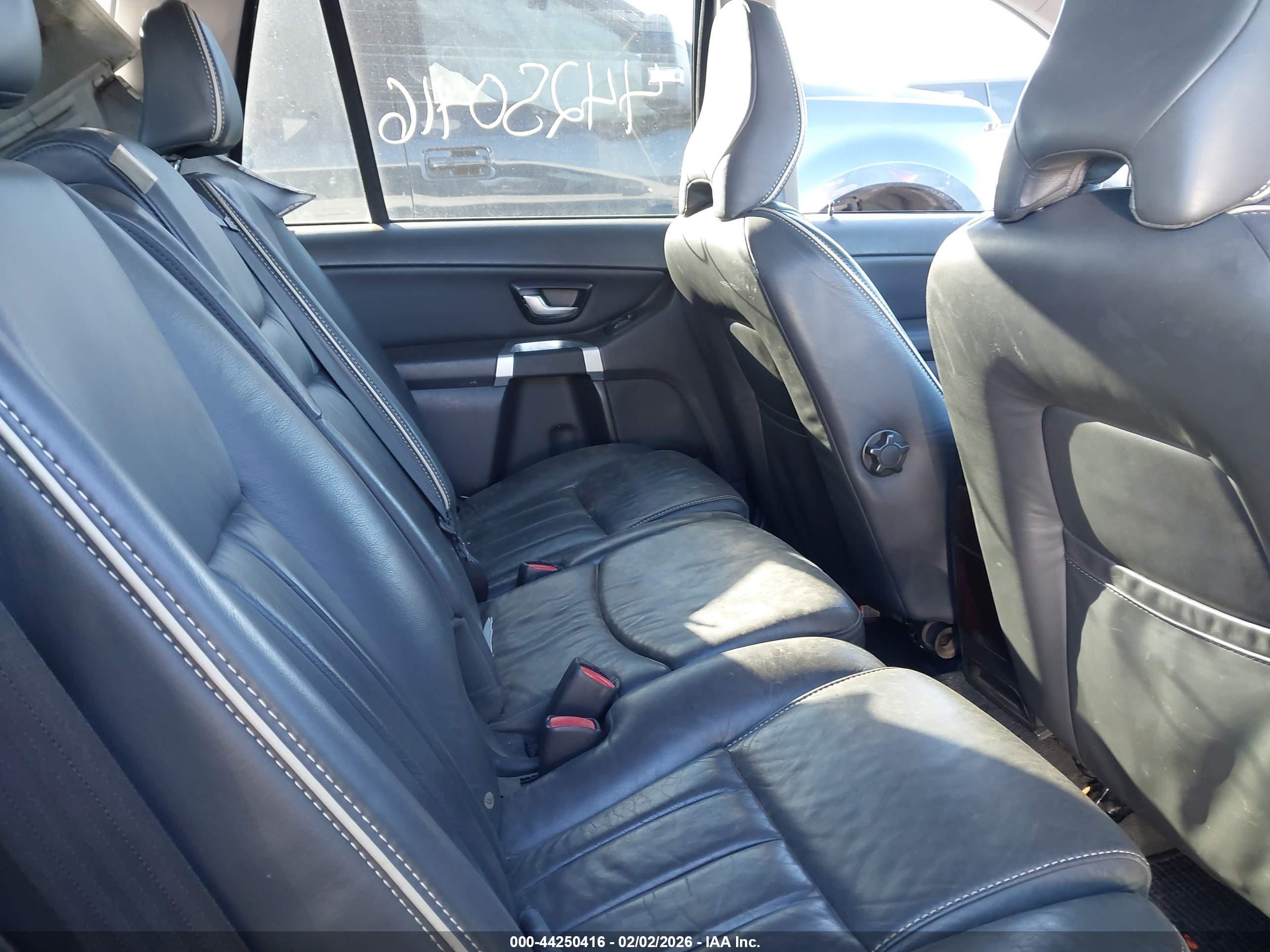 VOLVO XC90 image 8