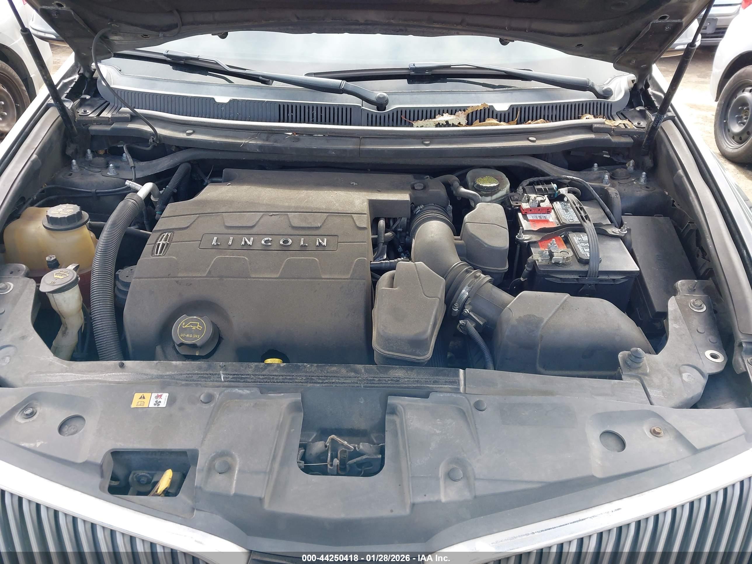 LINCOLN MKT image 10