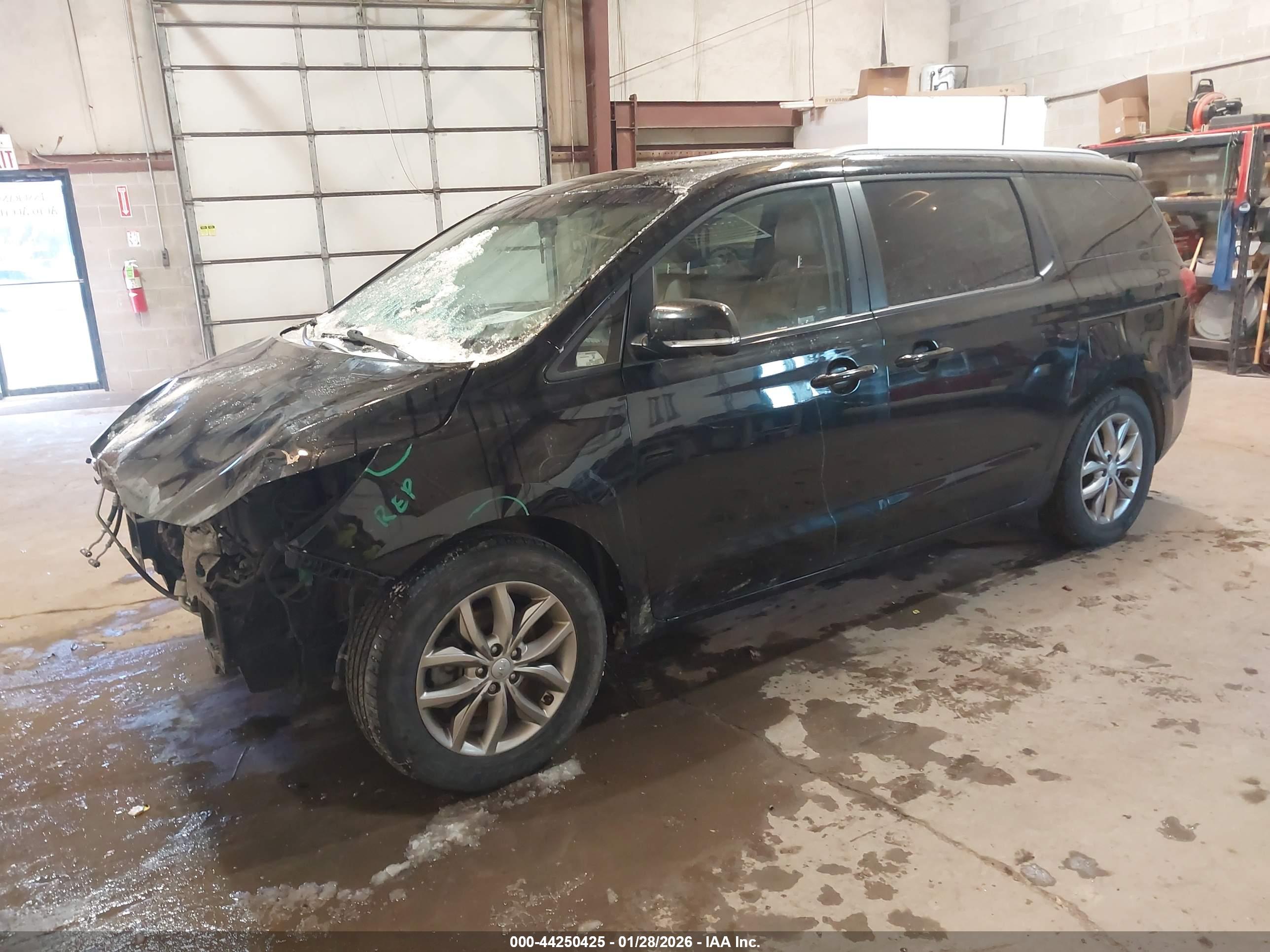 KIA SEDONA image 2