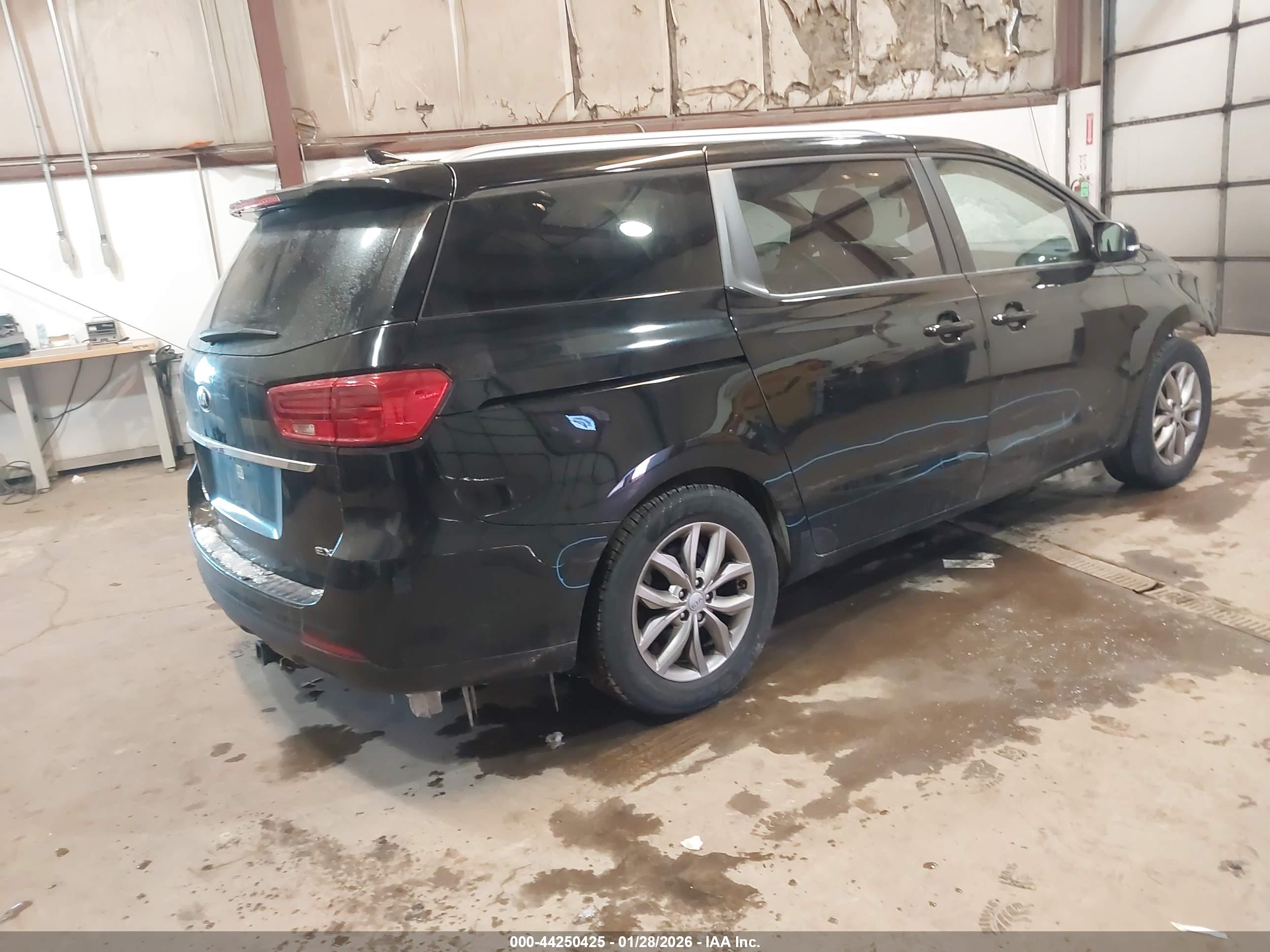 KIA SEDONA image 4