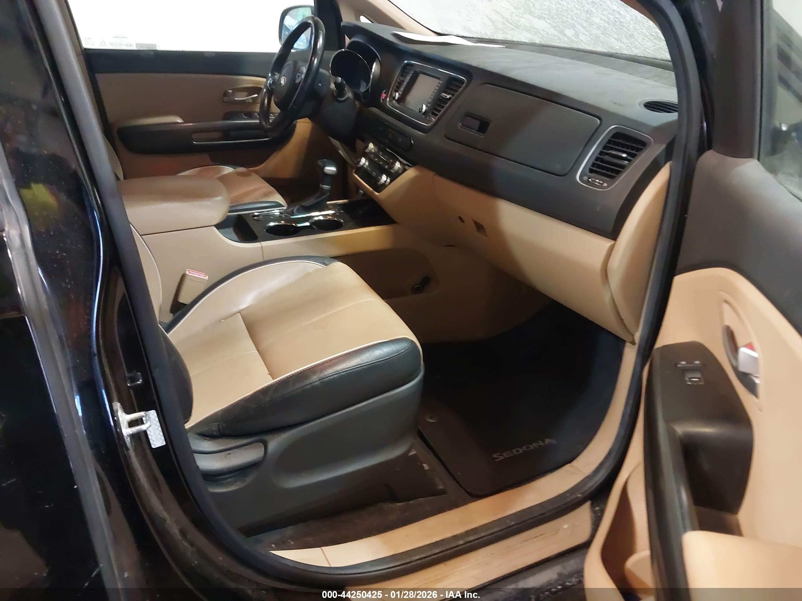 KIA SEDONA image 5