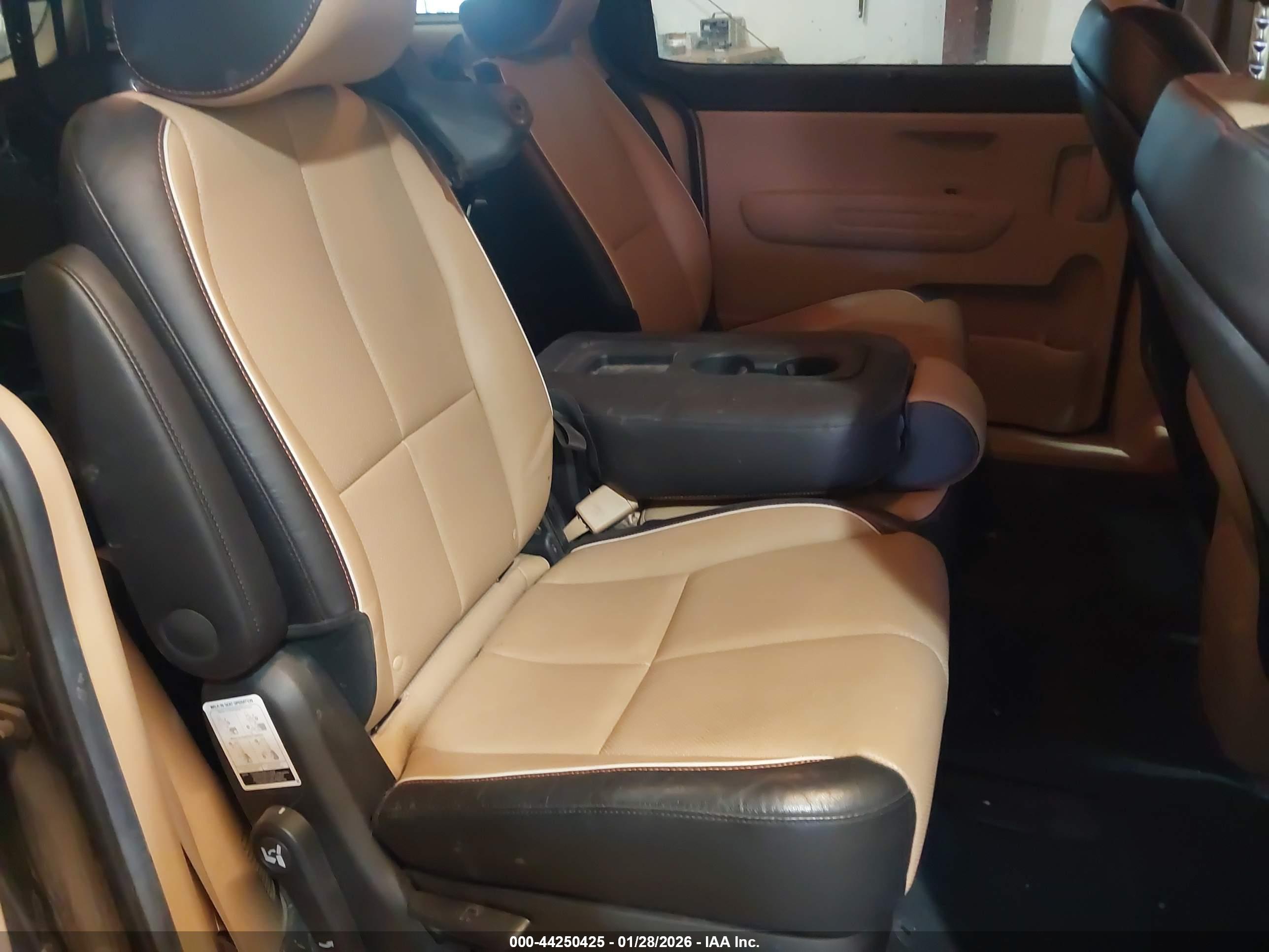 KIA SEDONA image 8