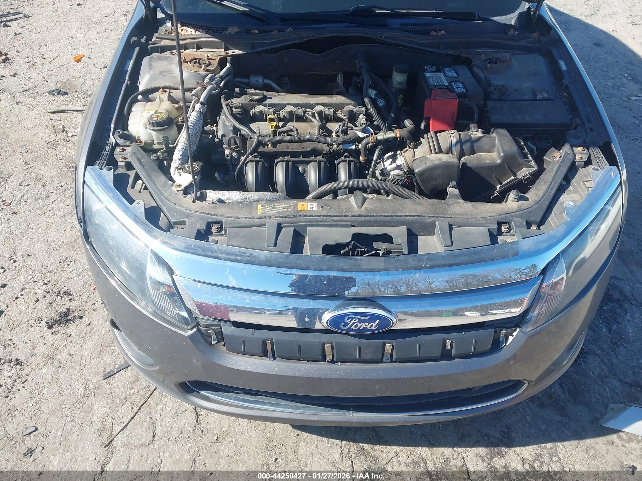 FORD FUSION image 10