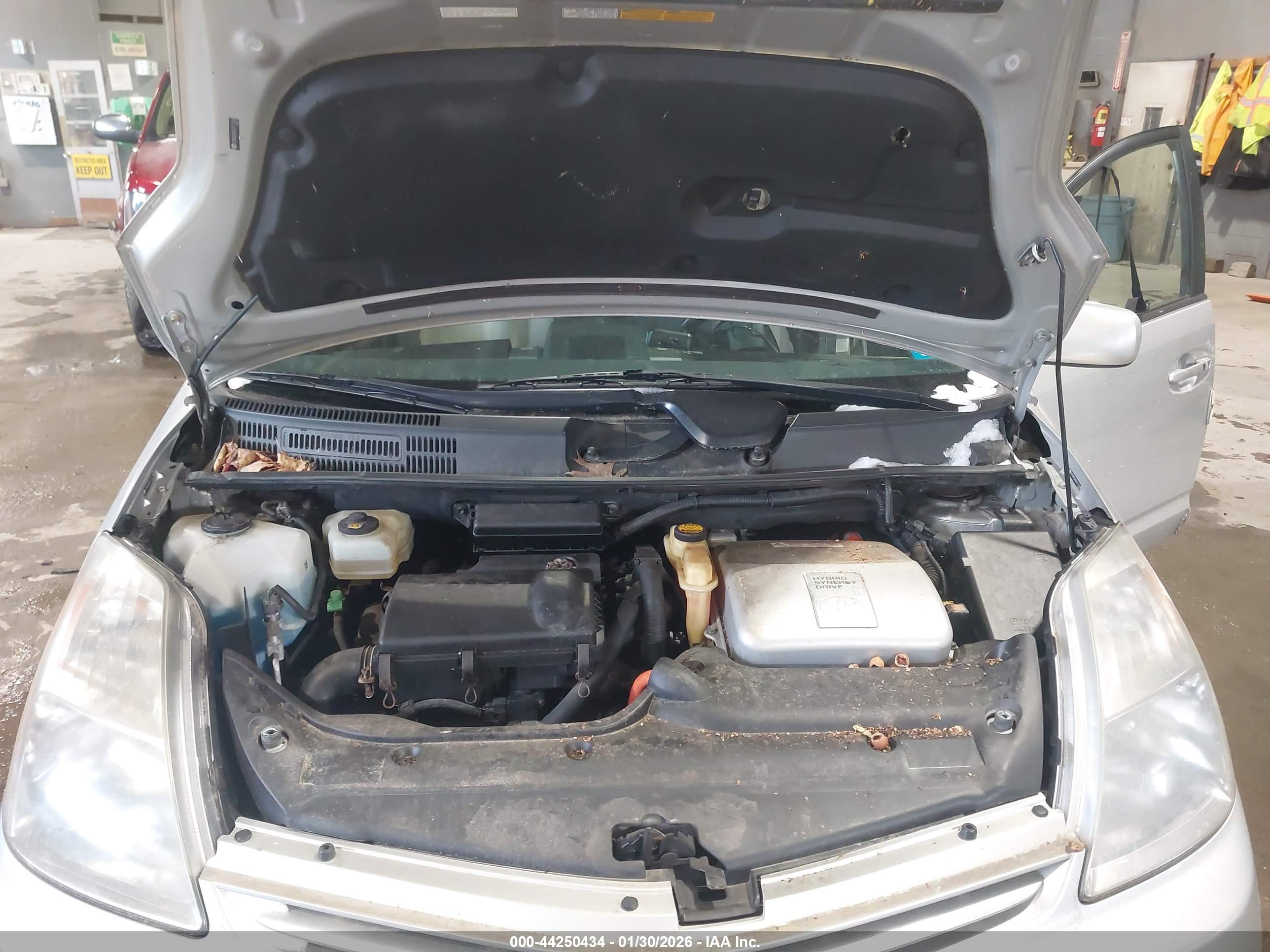 TOYOTA PRIUS image 10