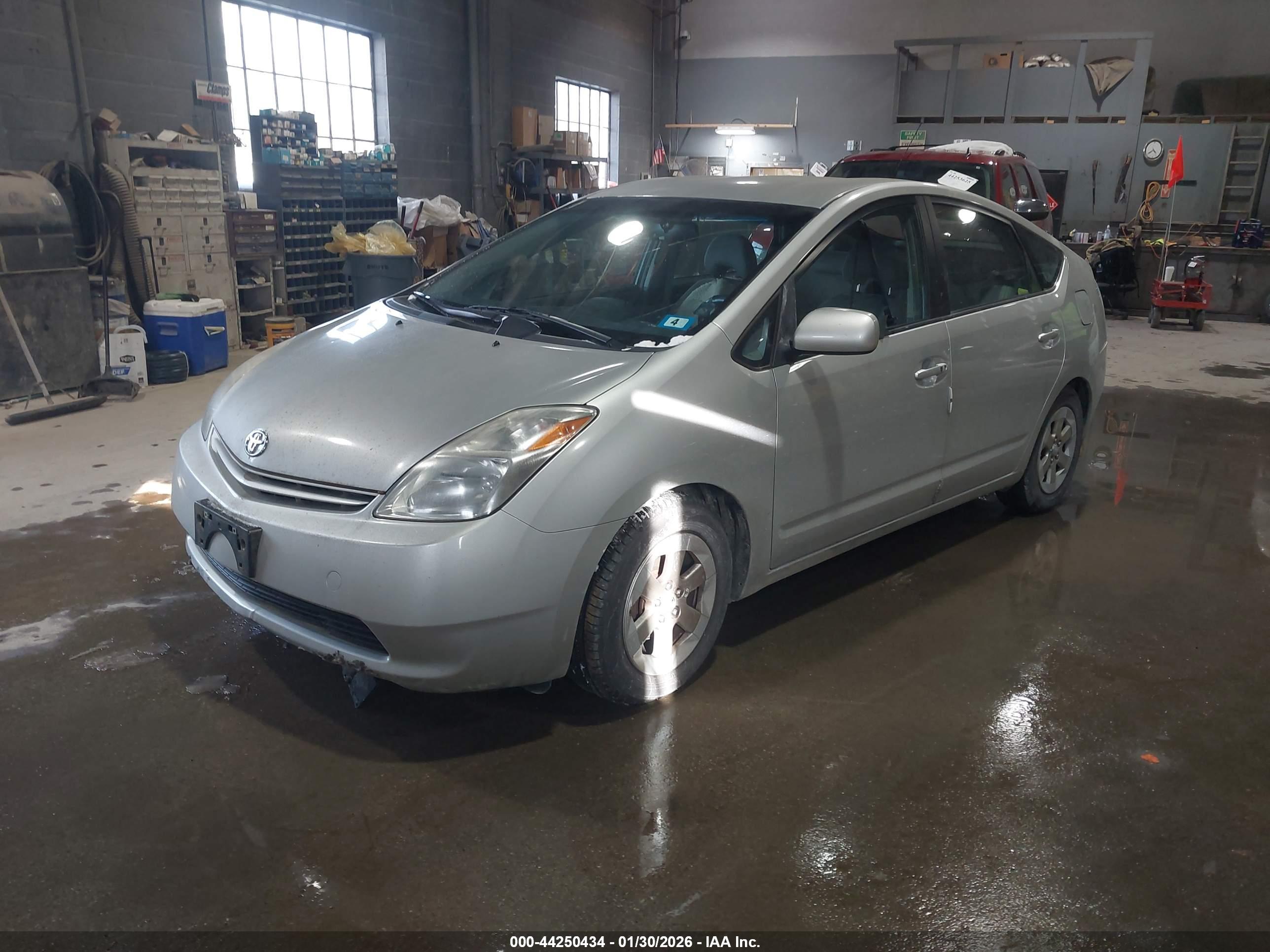 TOYOTA PRIUS image 2