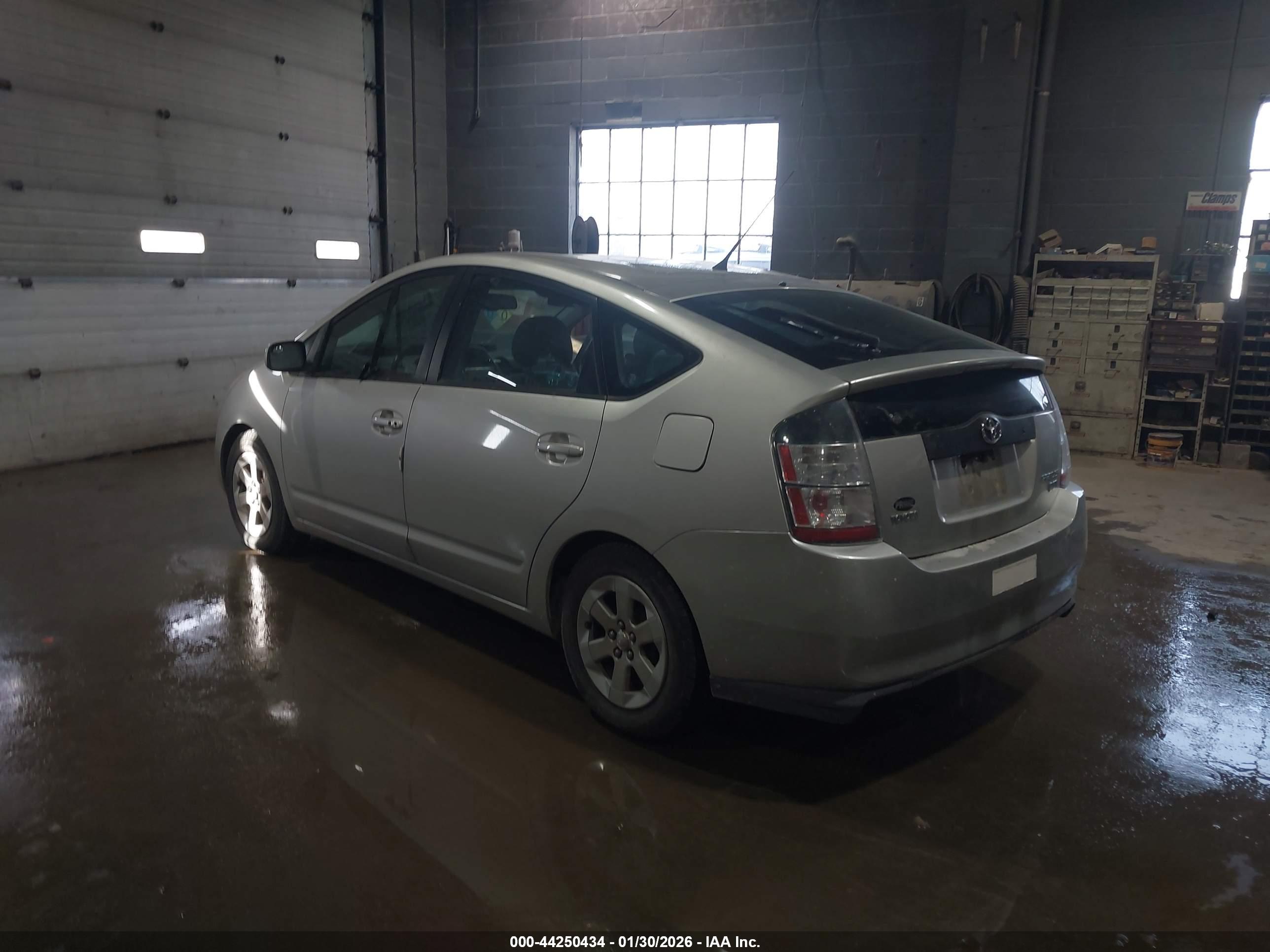 TOYOTA PRIUS image 3