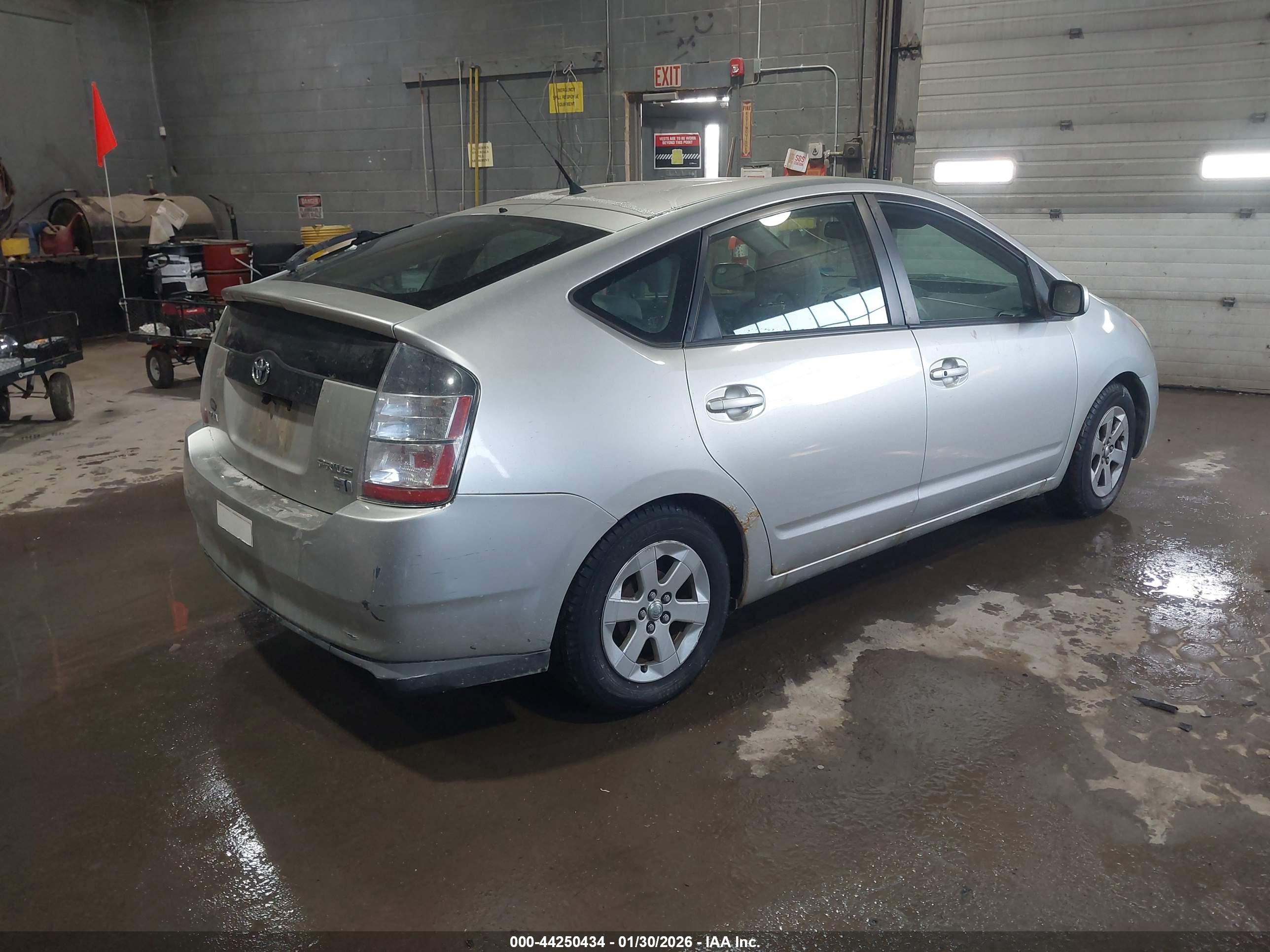 TOYOTA PRIUS image 4