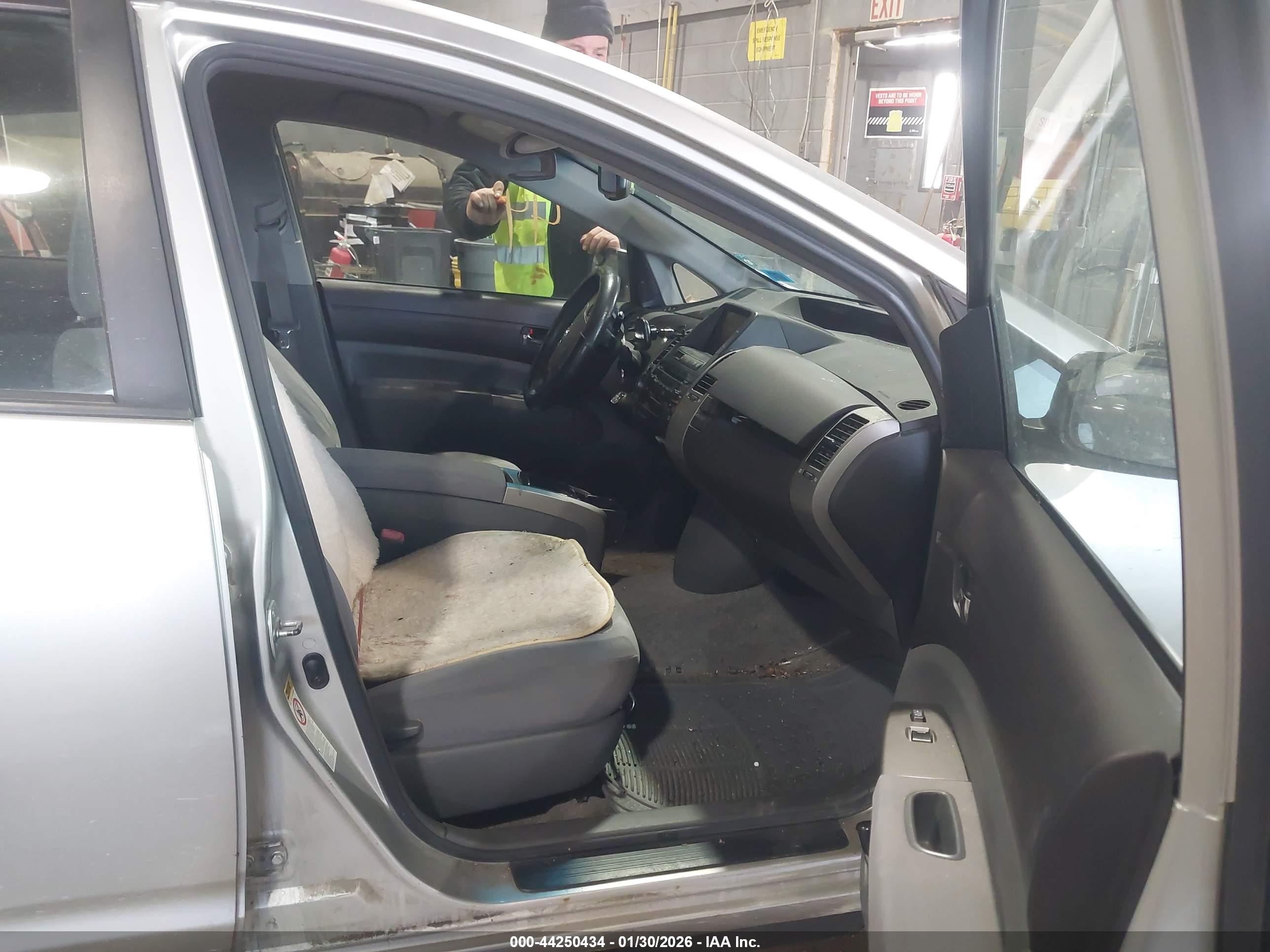 TOYOTA PRIUS image 5