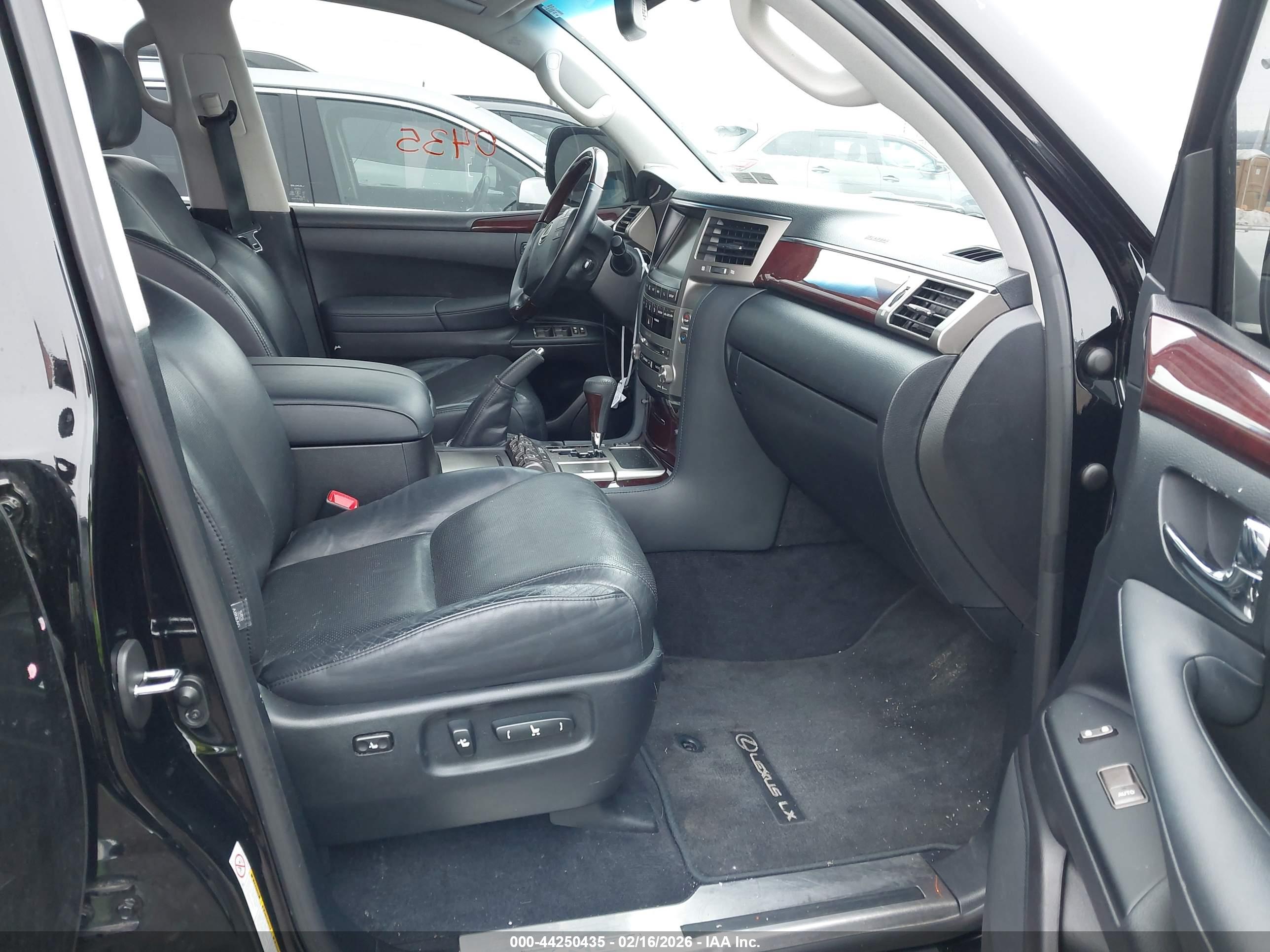 LEXUS LX image 5