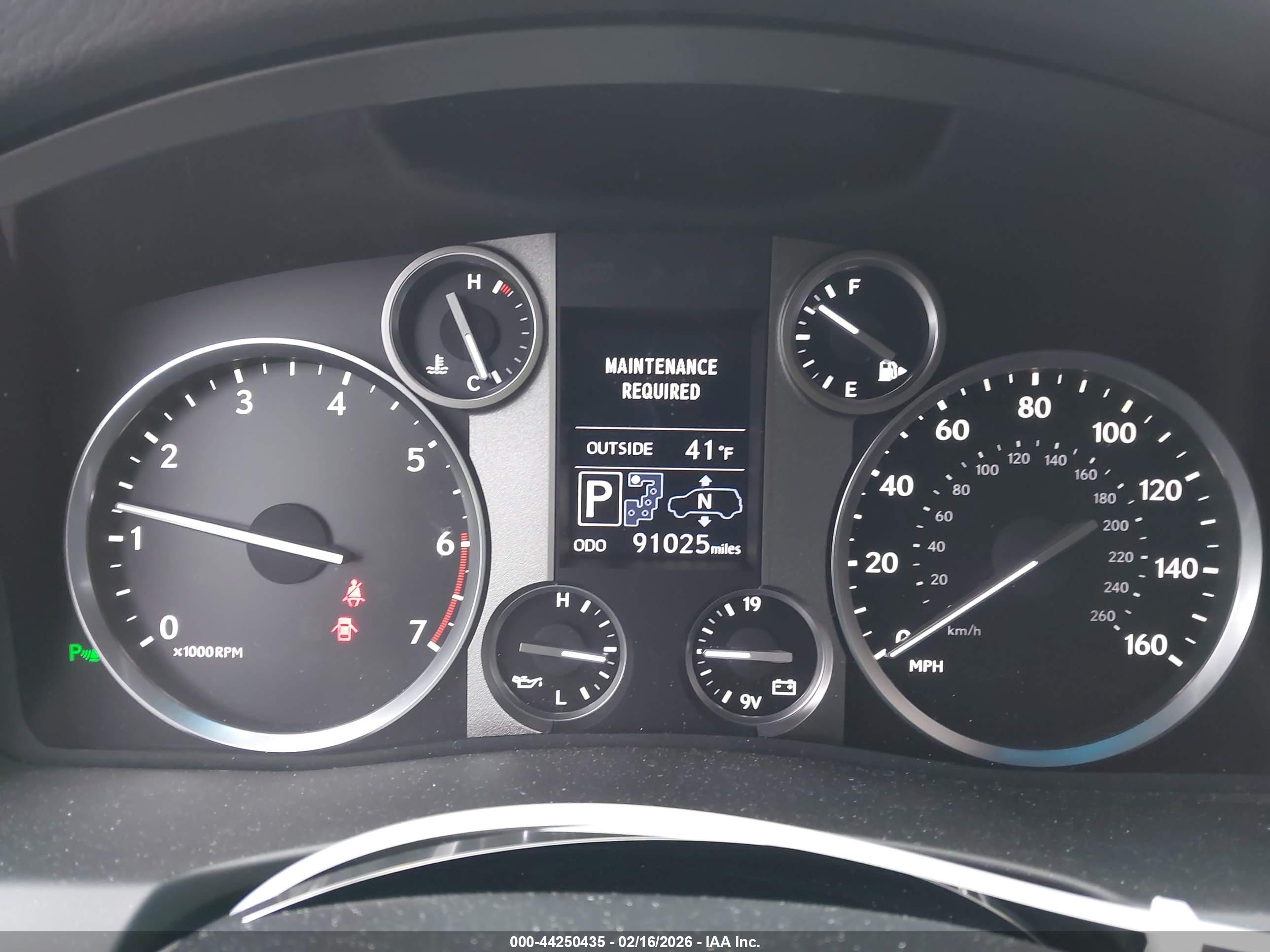 LEXUS LX image 7