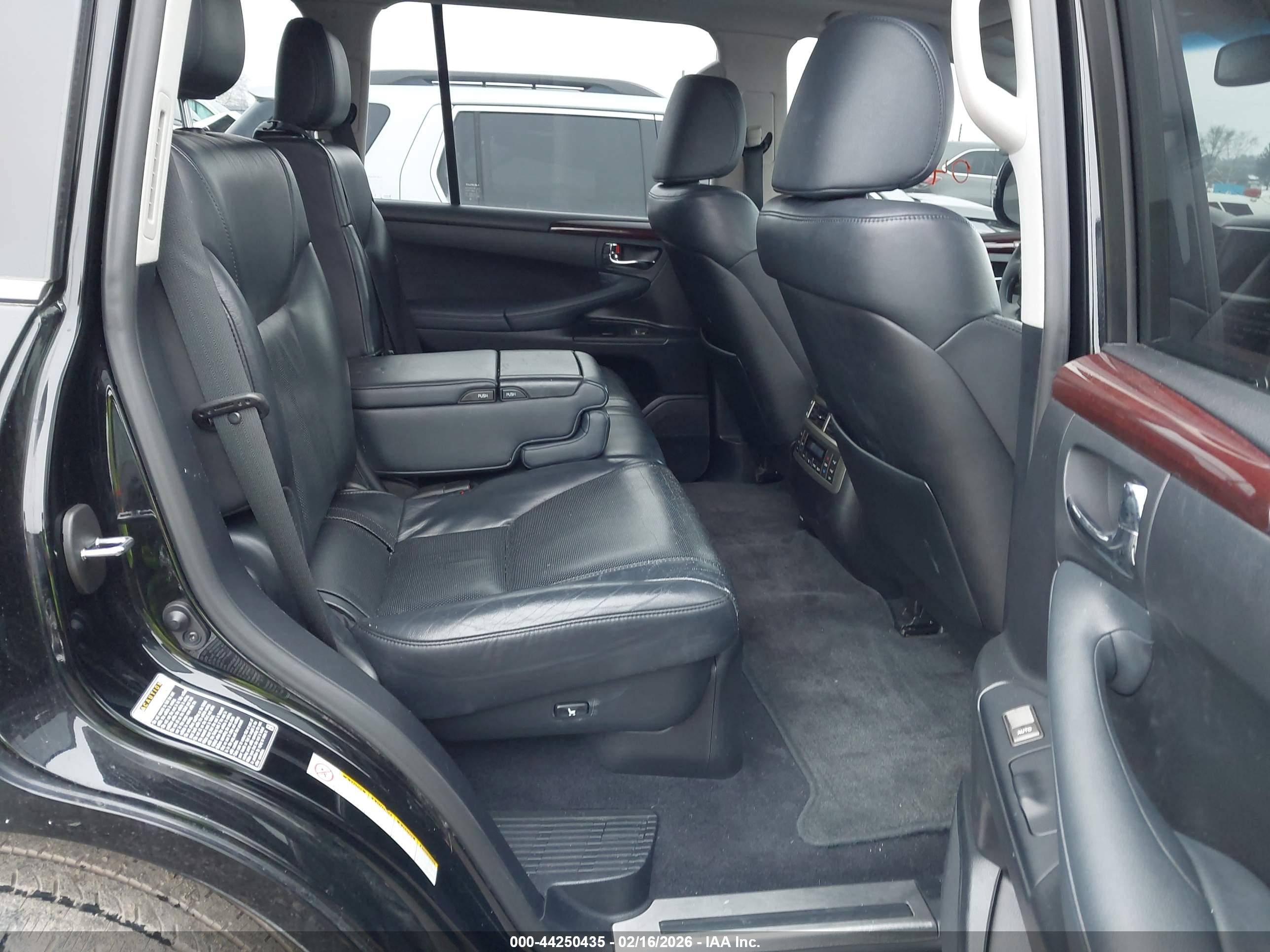 LEXUS LX image 8