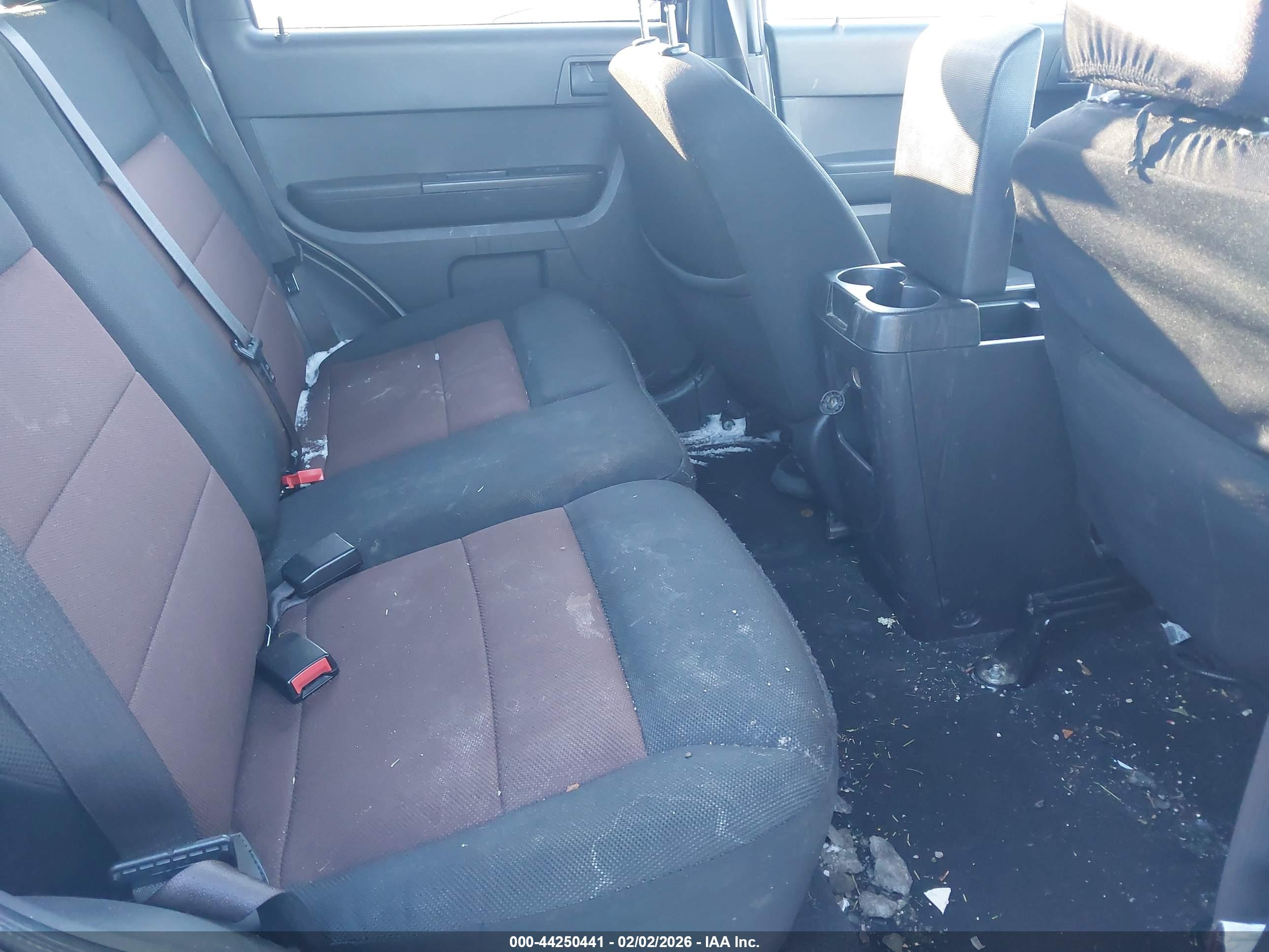FORD ESCAPE image 8