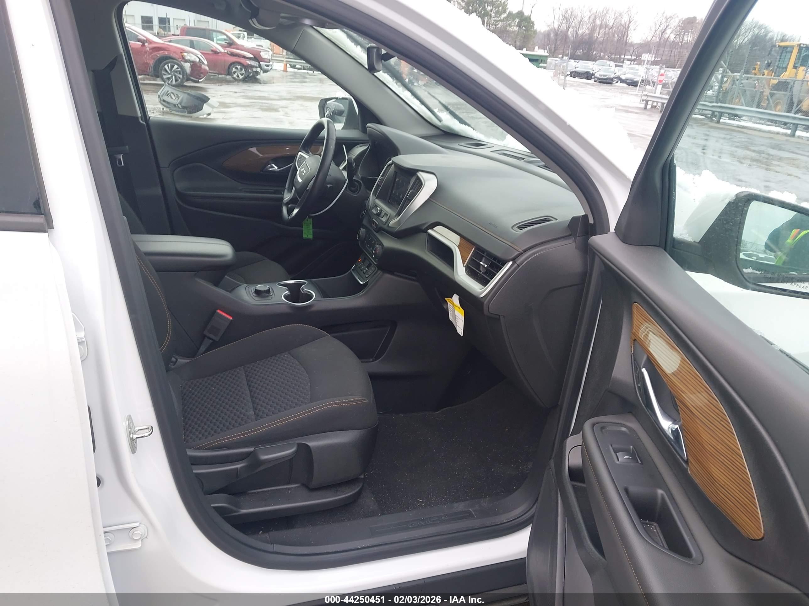GMC TERRAIN image 5