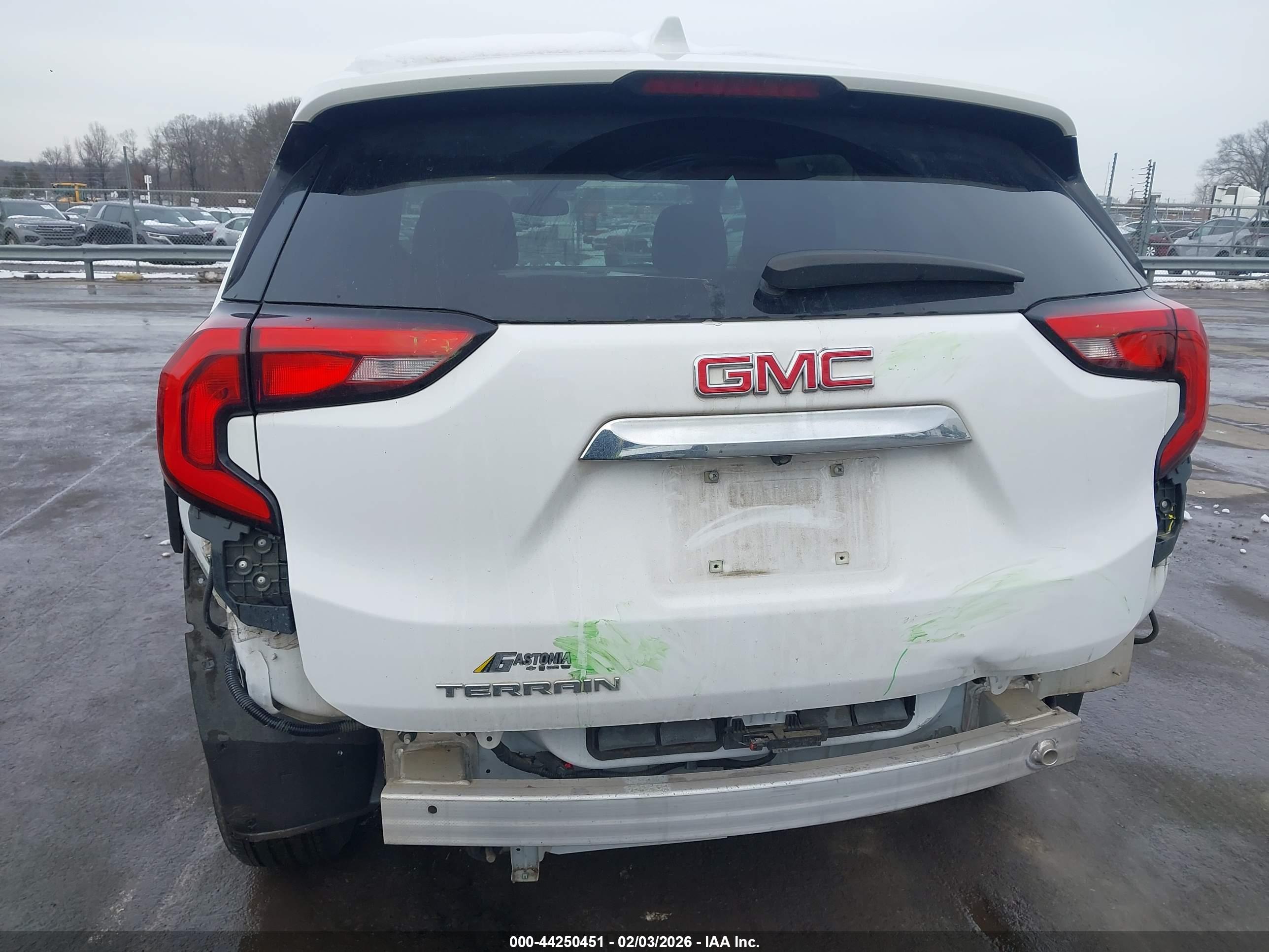 GMC TERRAIN image 6