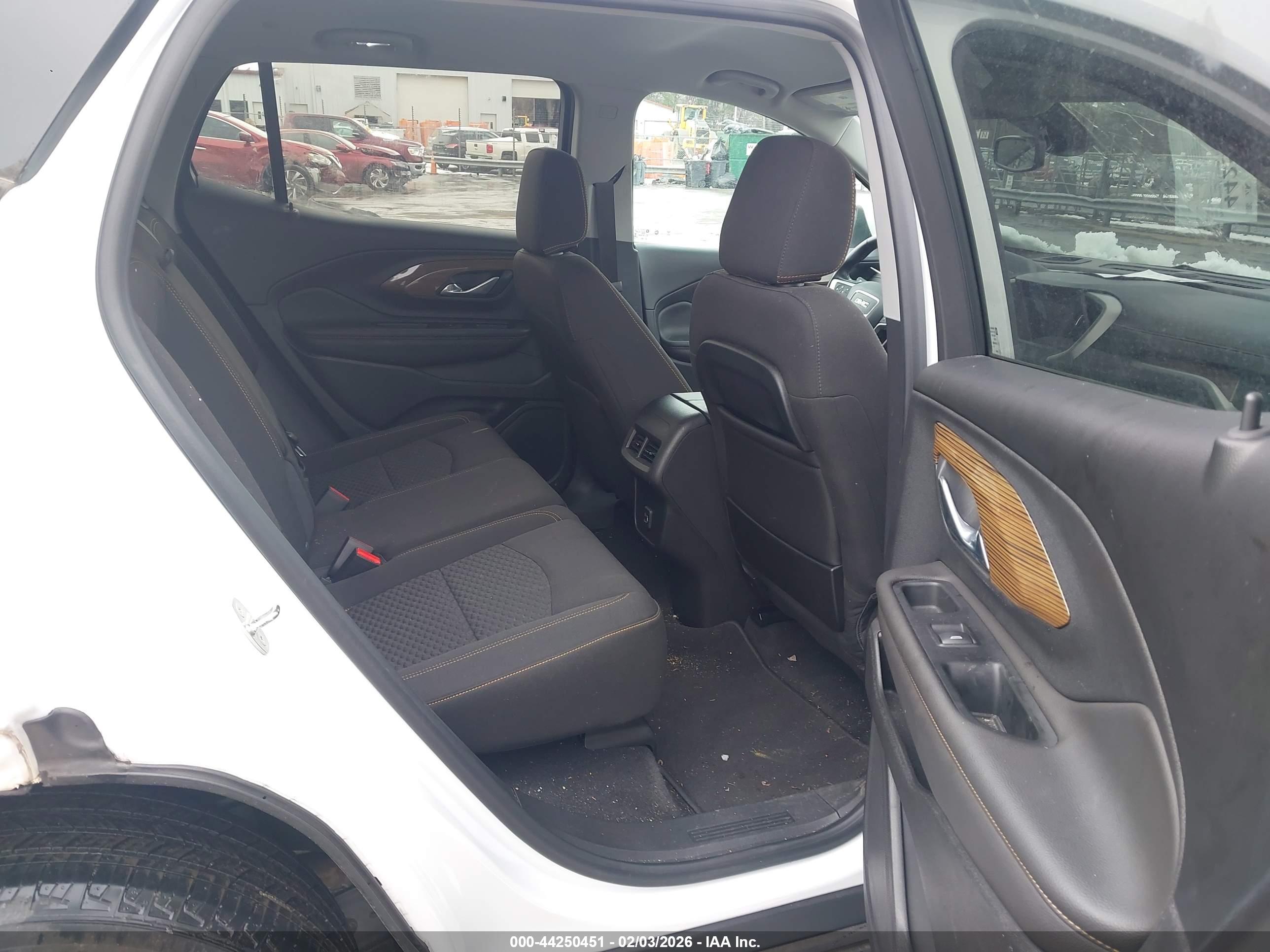 GMC TERRAIN image 8
