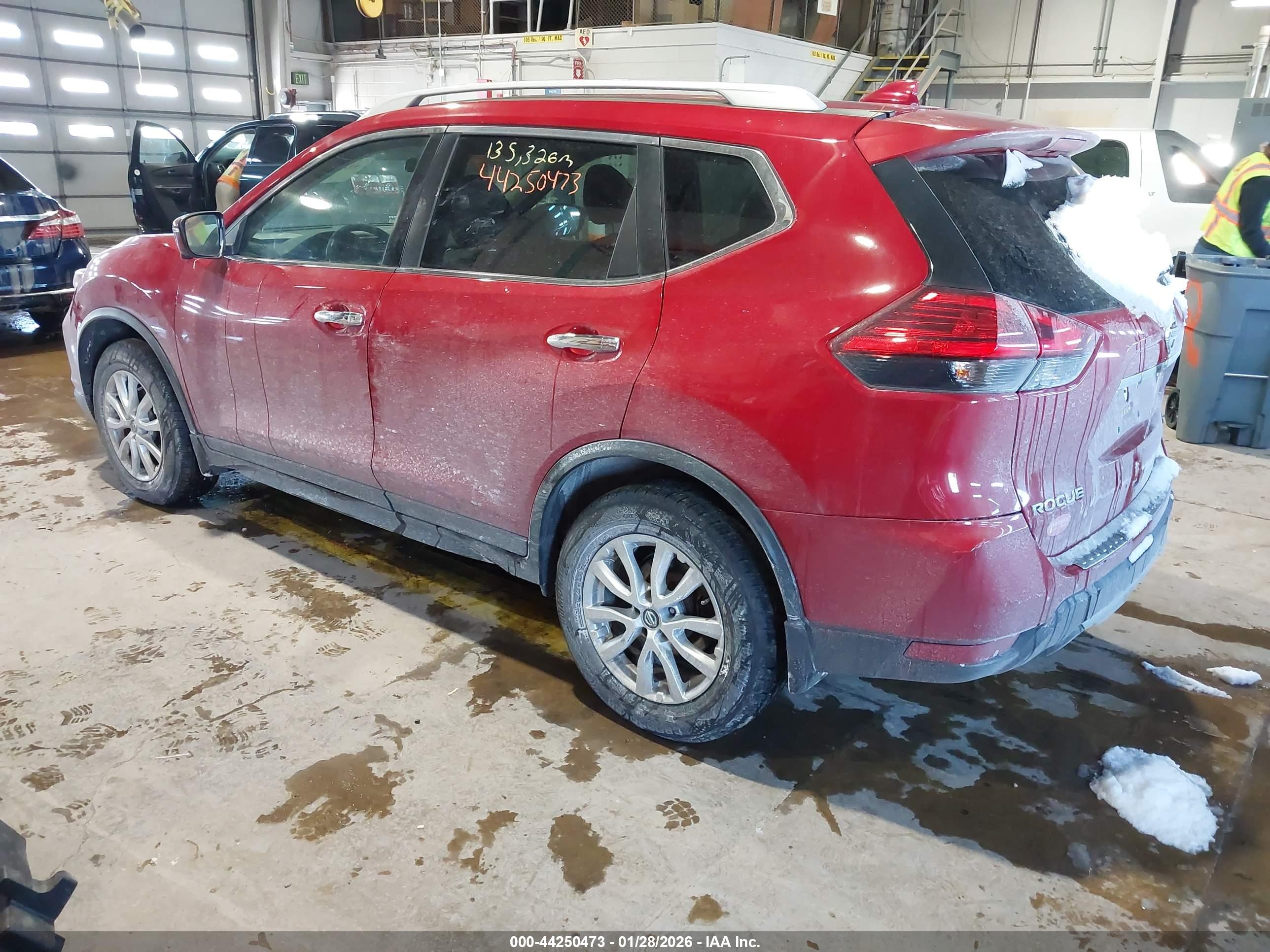 NISSAN ROGUE image 3