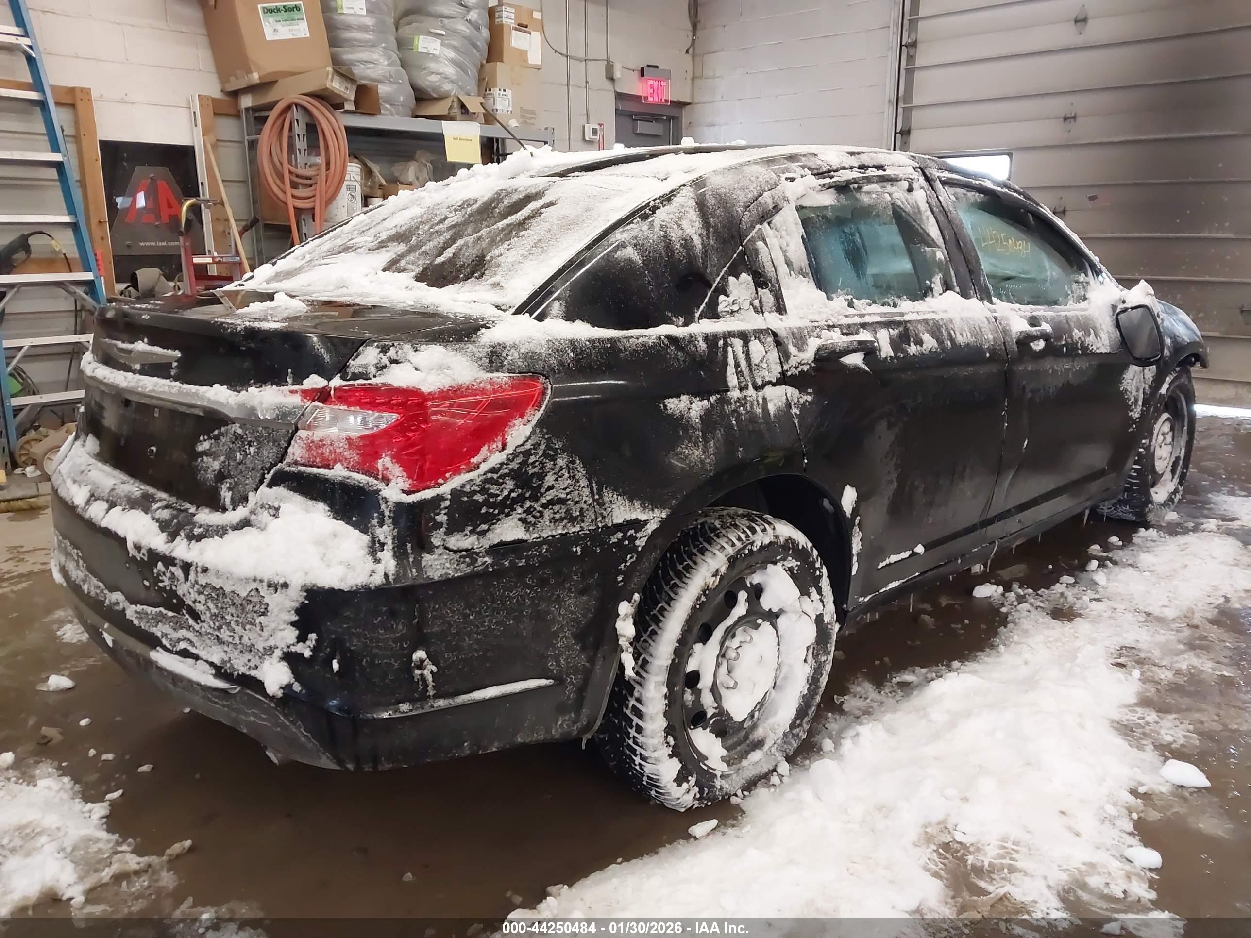 CHRYSLER 200 image 4