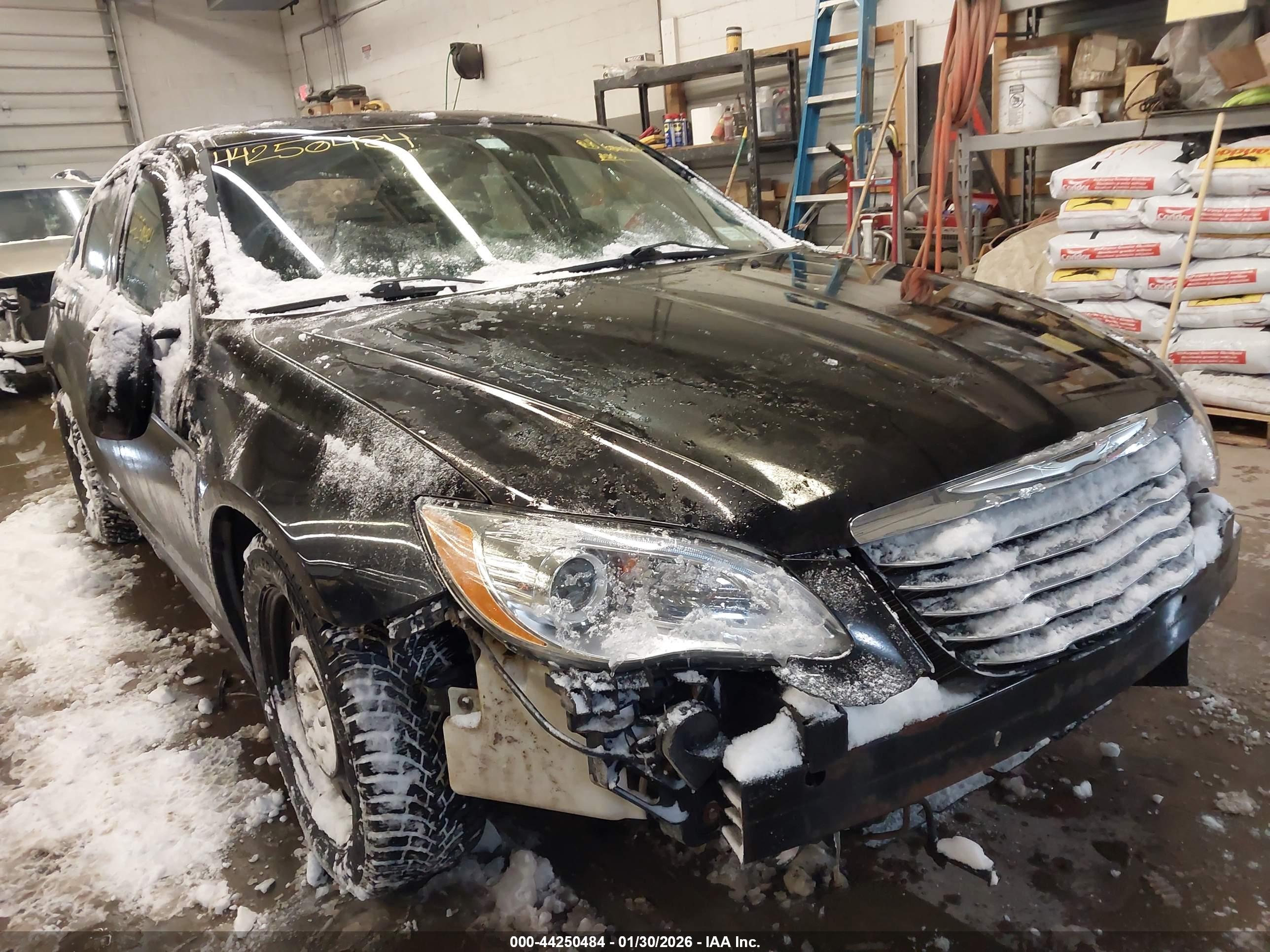 CHRYSLER 200 image 6