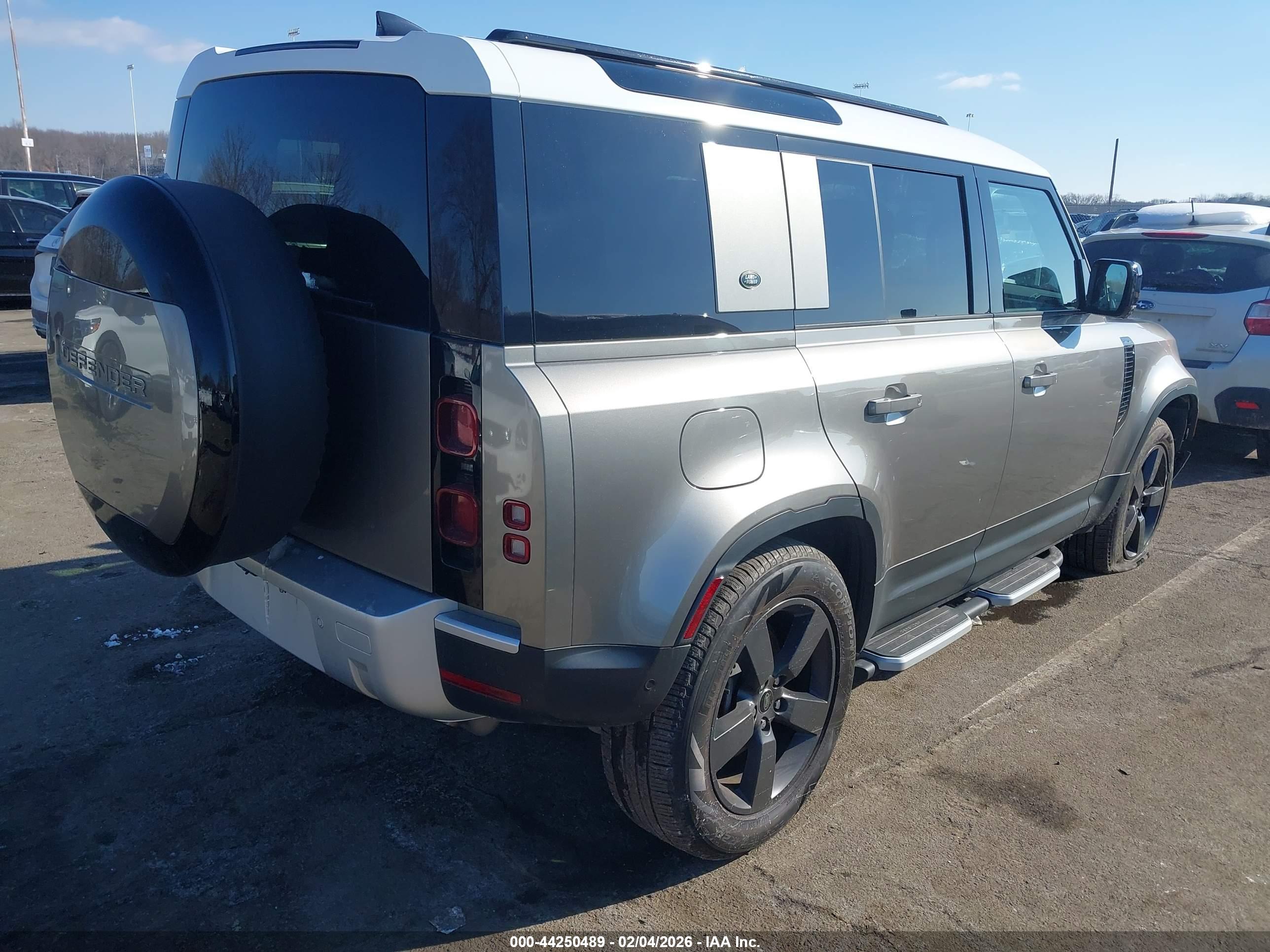 LAND ROVER image 4