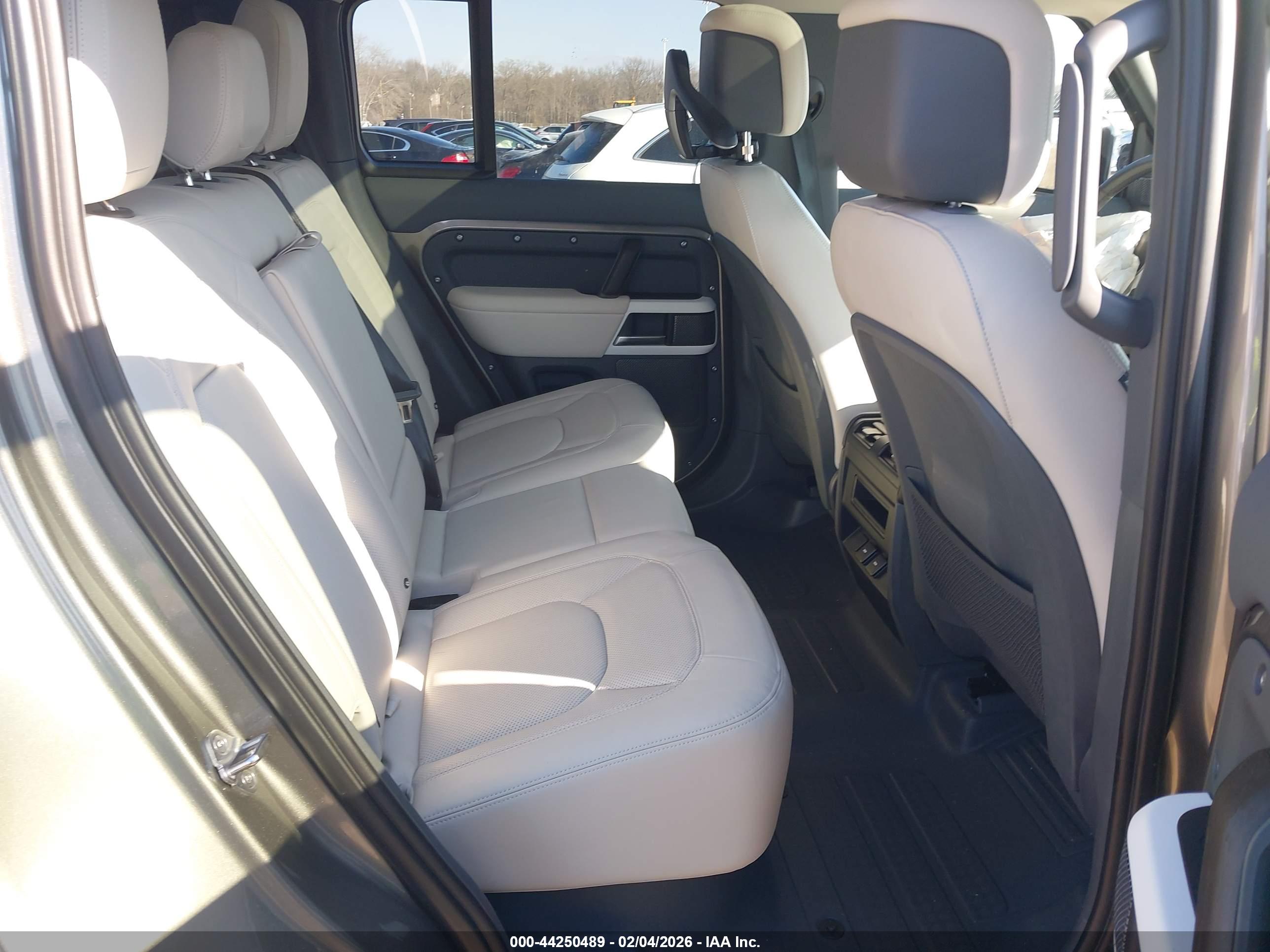 LAND ROVER image 8