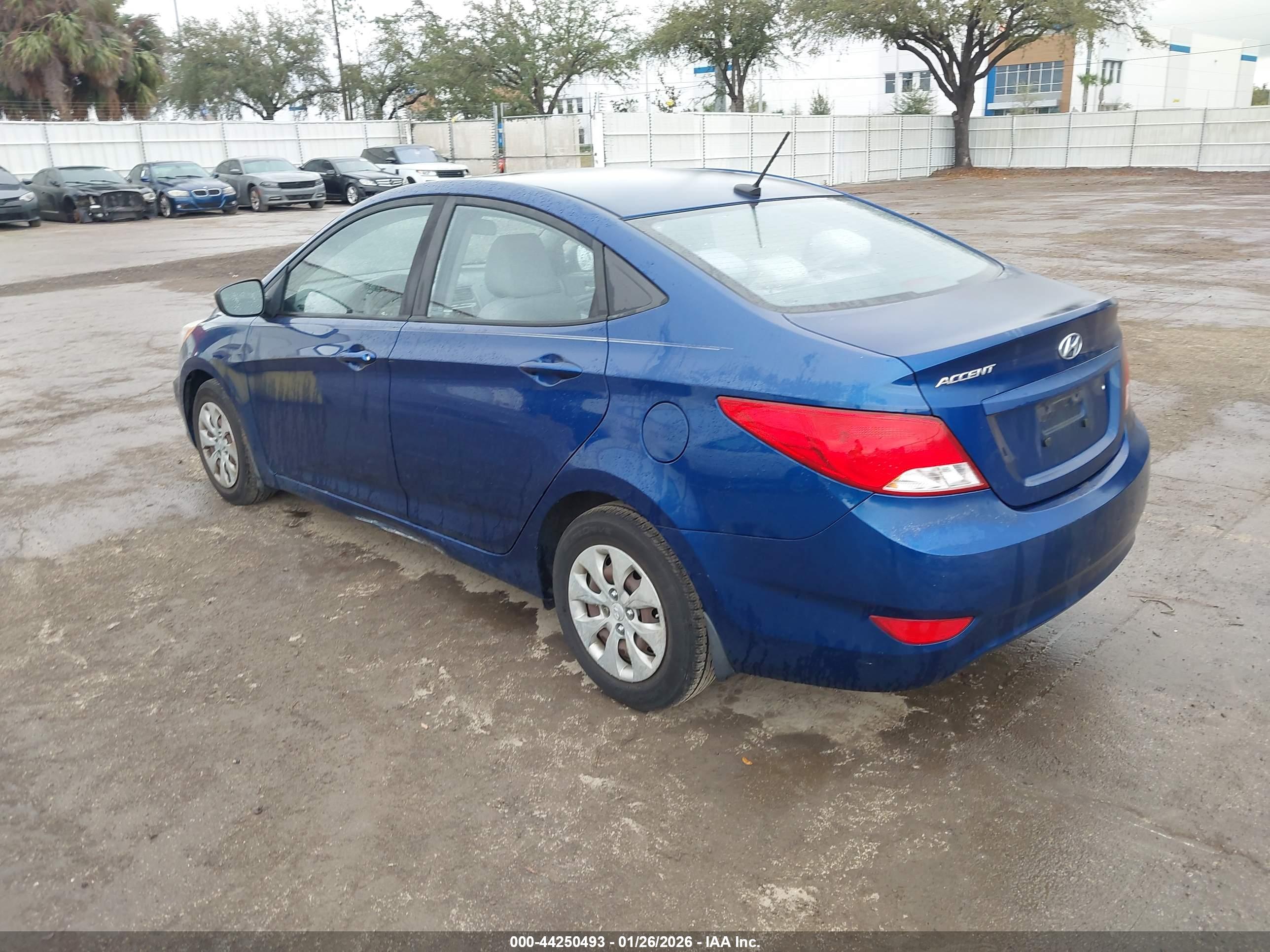 HYUNDAI ACCENT image 3