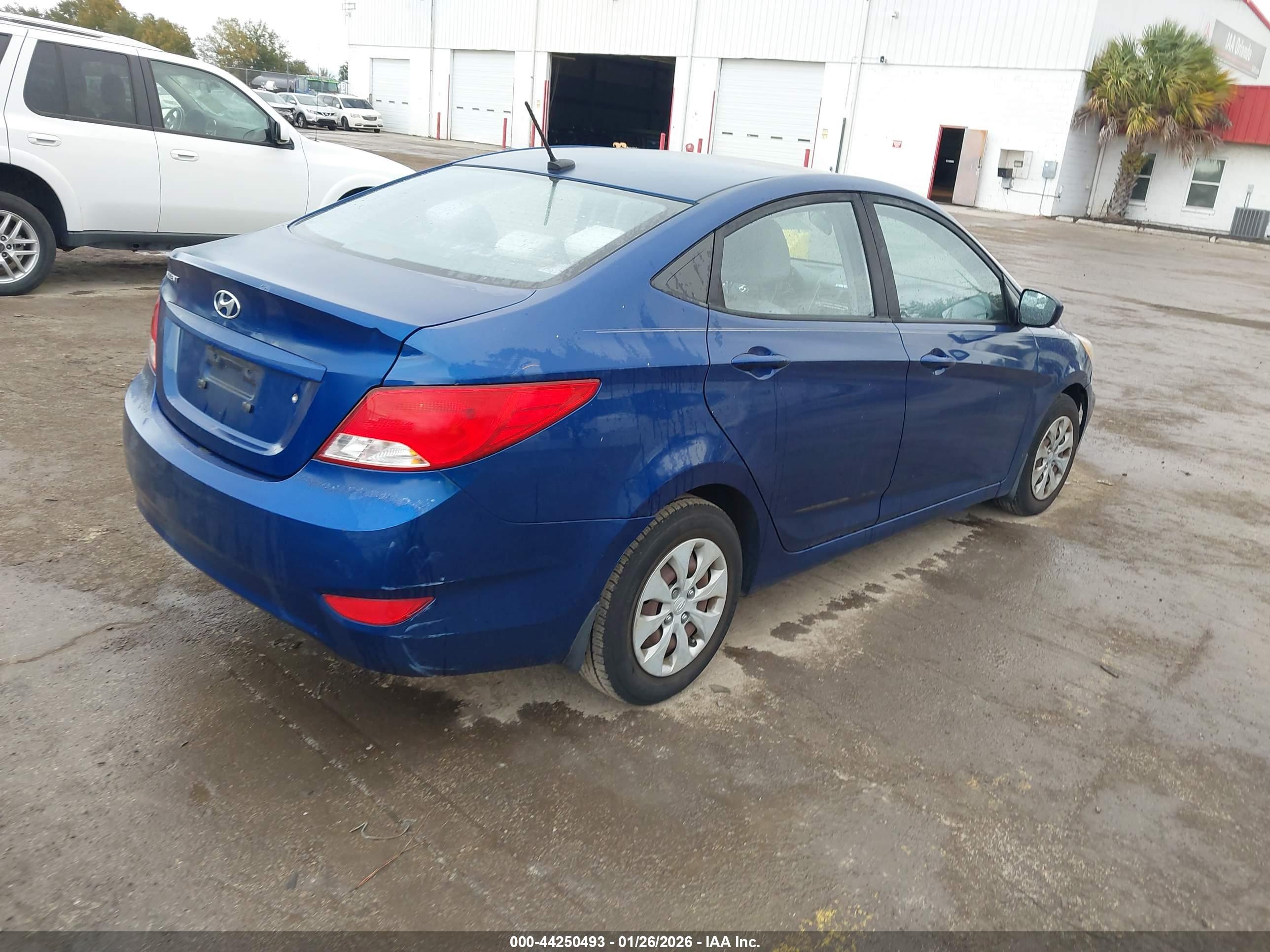 HYUNDAI ACCENT image 4