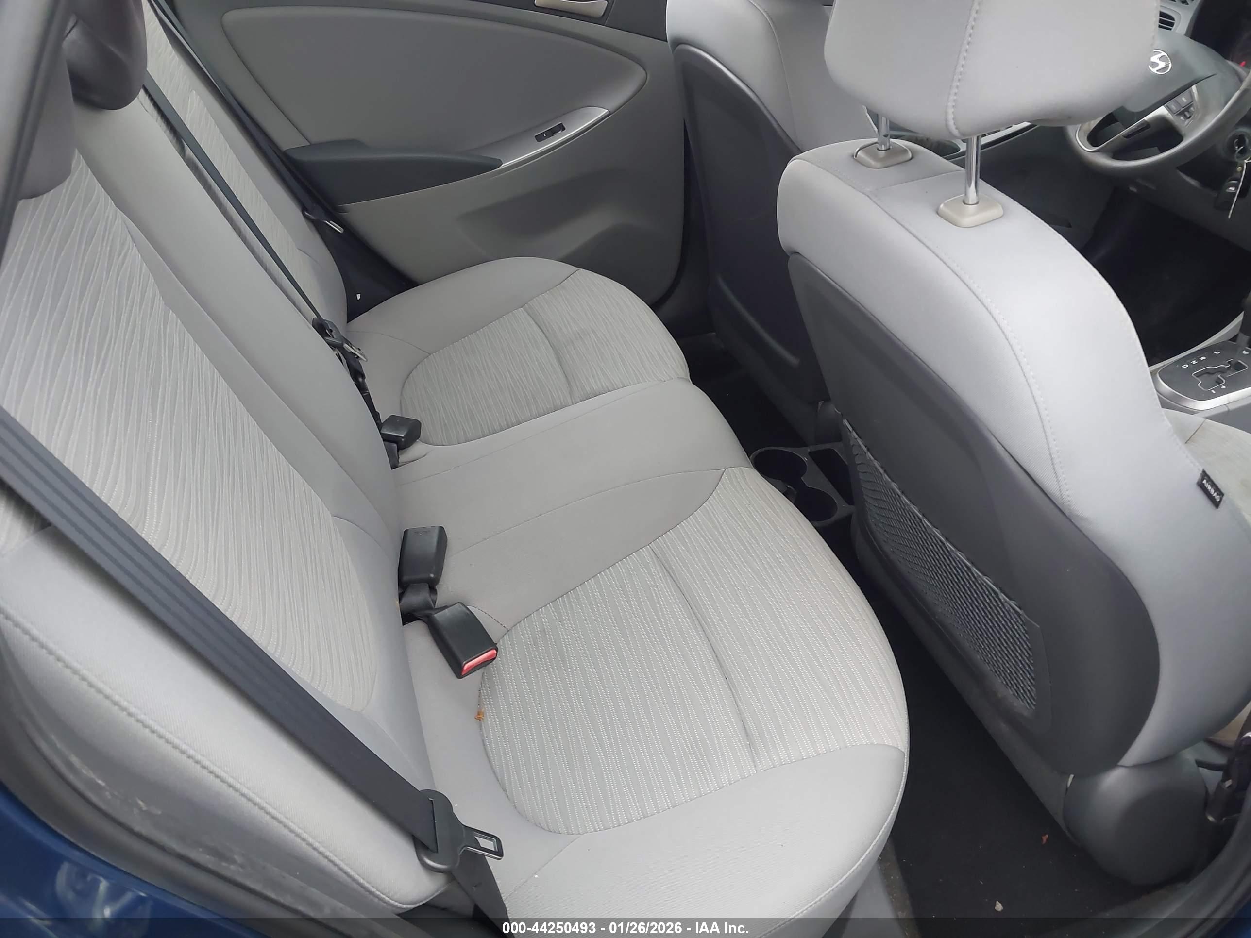 HYUNDAI ACCENT image 8