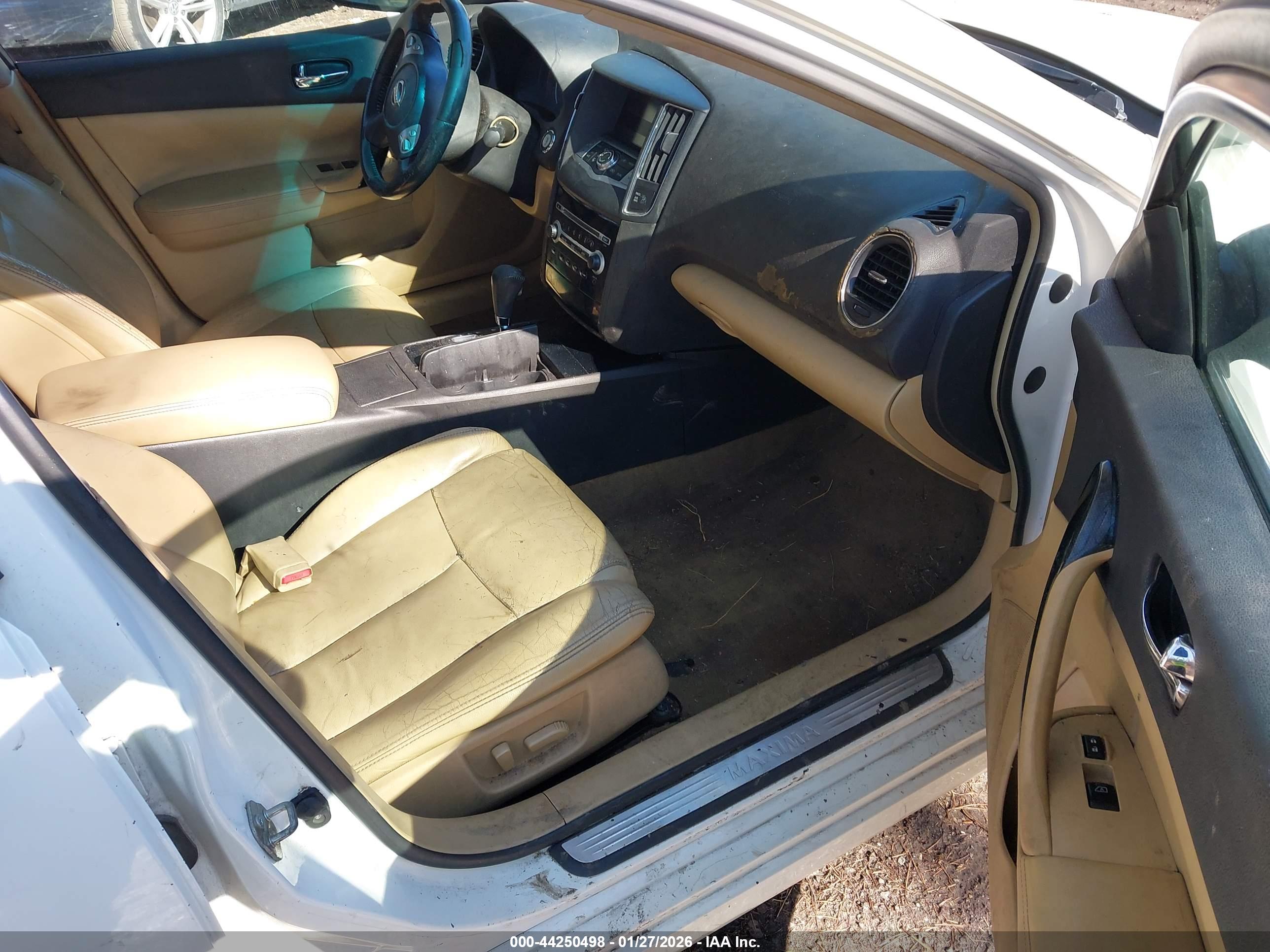 NISSAN MAXIMA image 5