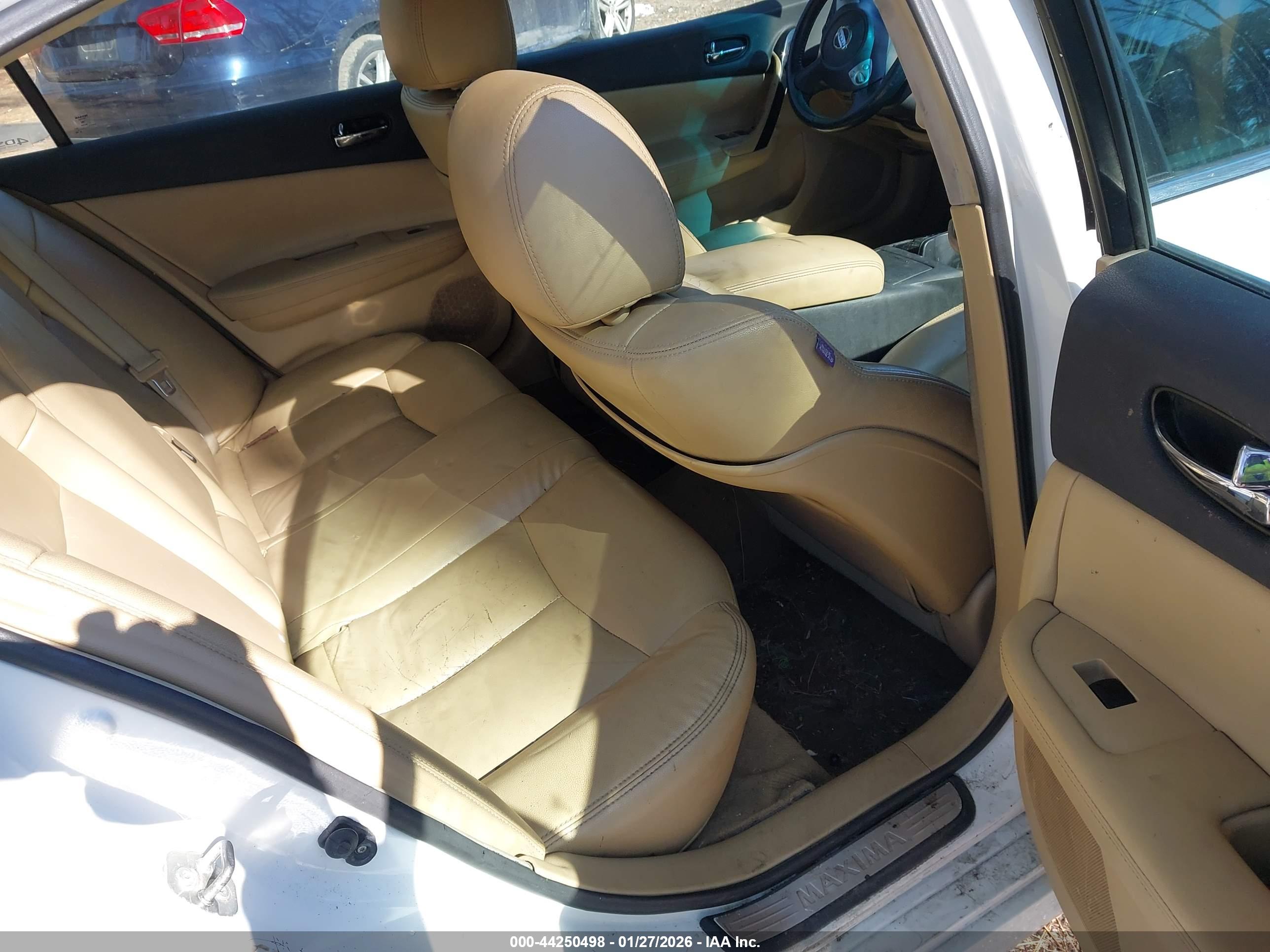 NISSAN MAXIMA image 8