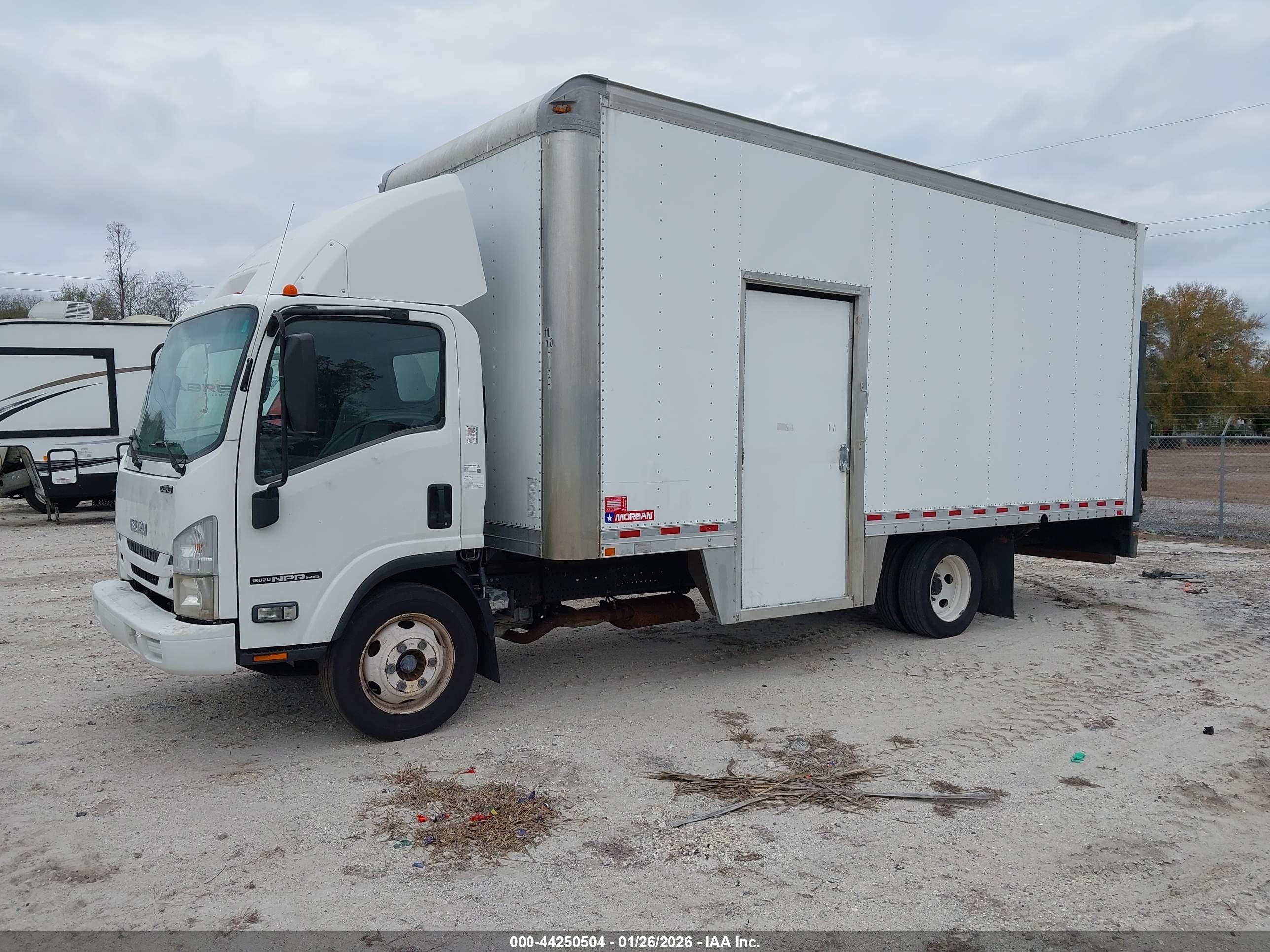 ISUZU NPR image 2