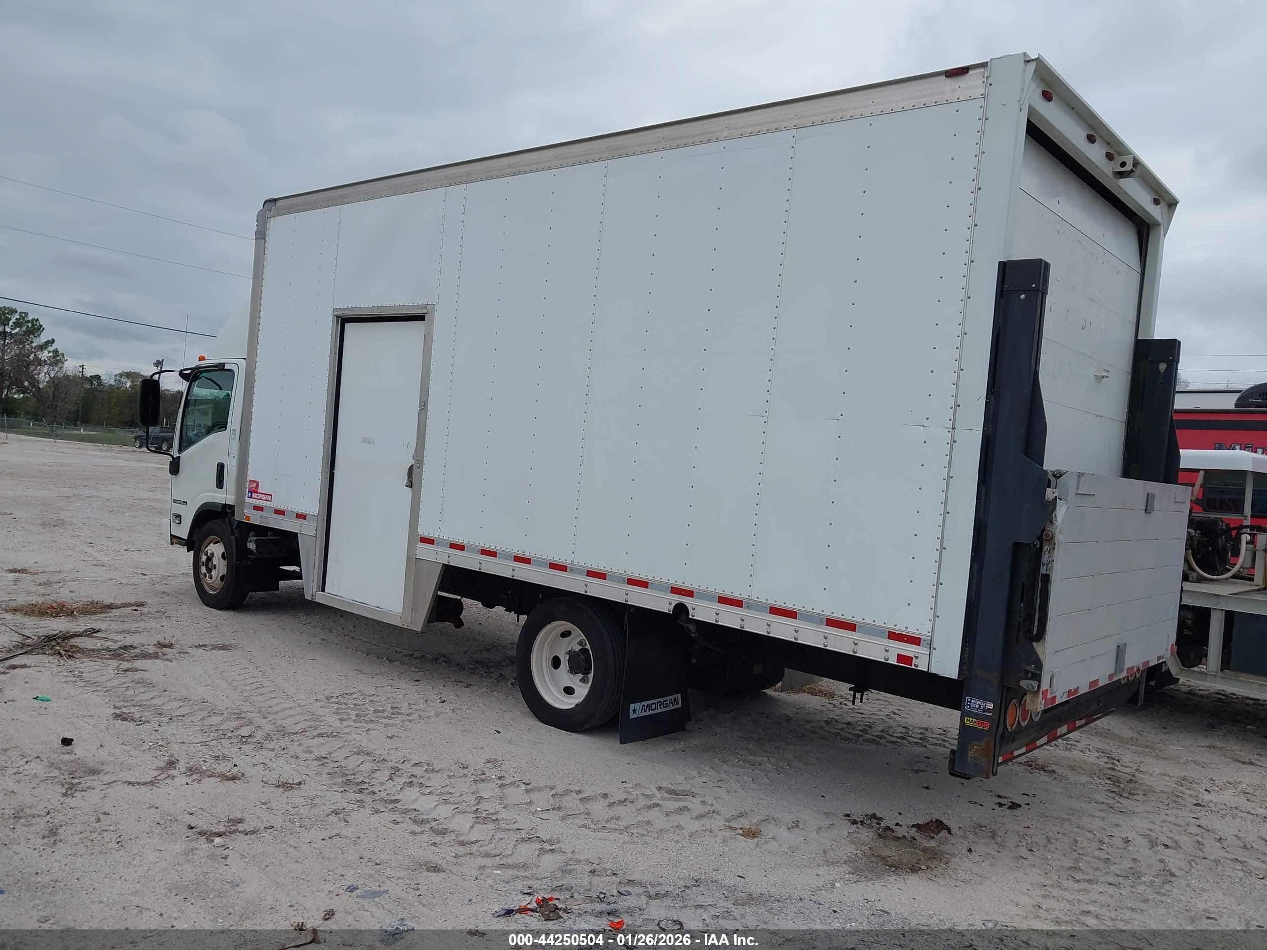 ISUZU NPR image 3