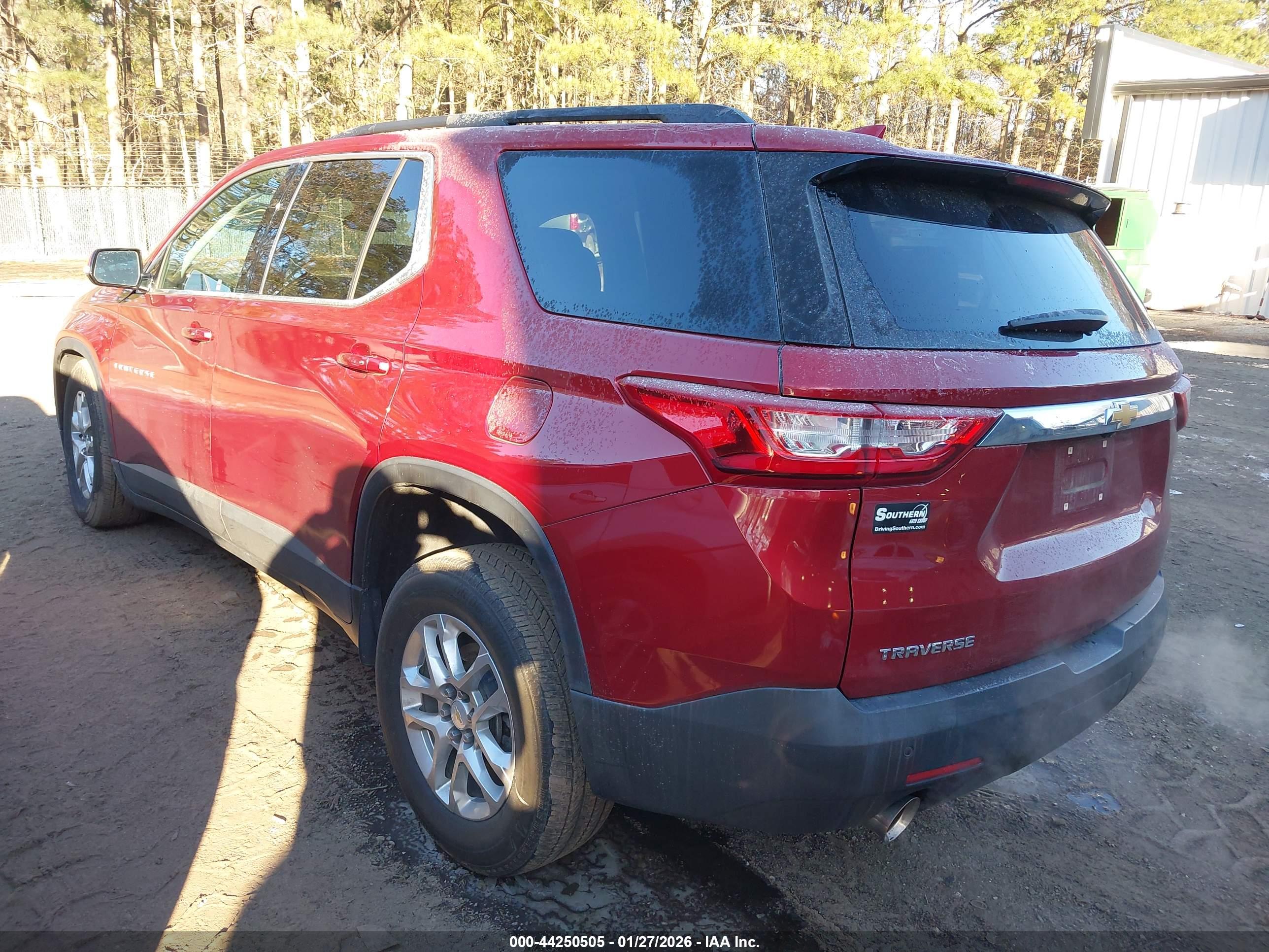 CHEVROLET TRAVERSE image 3