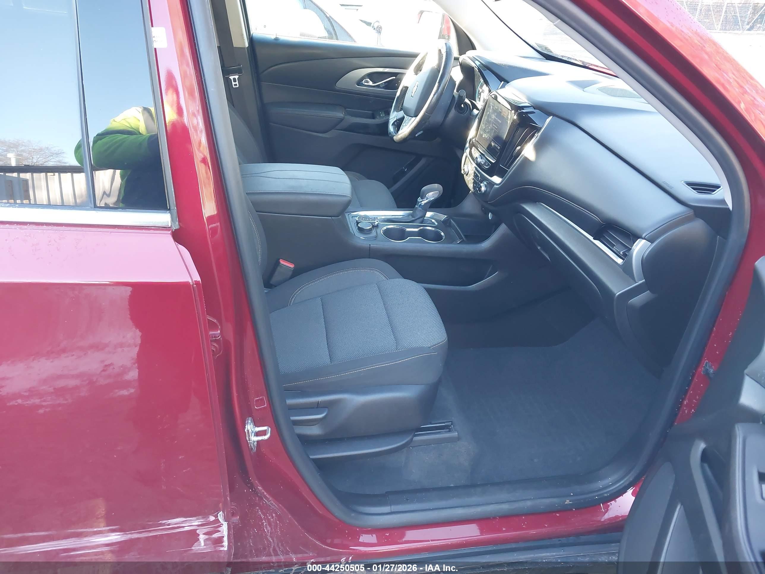 CHEVROLET TRAVERSE image 5